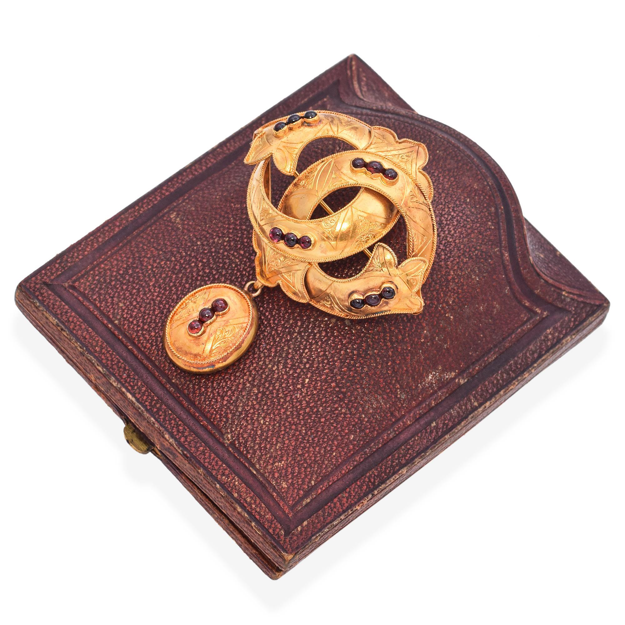 Cabochon Antique Victorian Barnby & Rust 20K Yellow Gold Garnet Mourning Brooch For Sale
