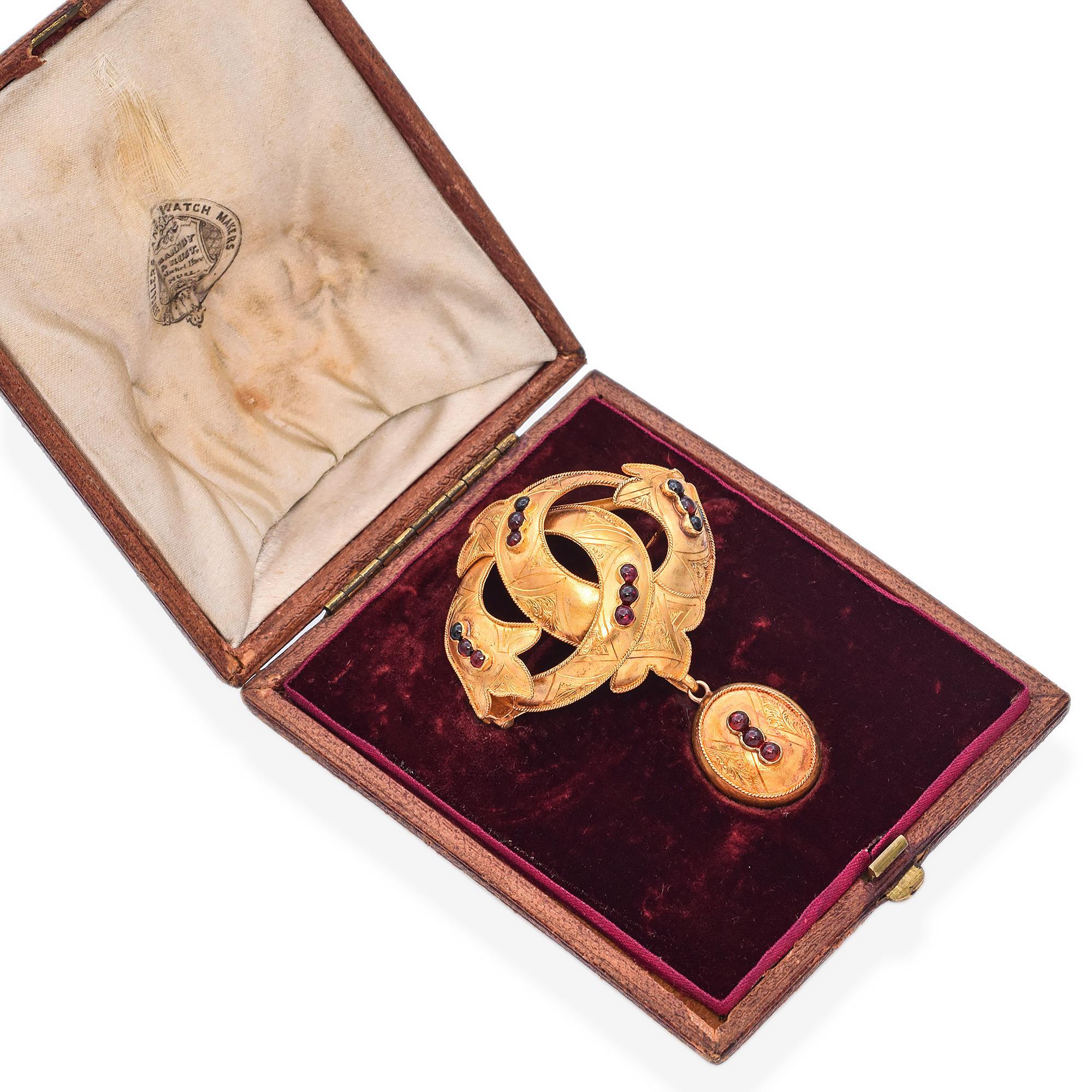 Antique Victorian Barnby & Rust 20K Yellow Gold Garnet Mourning Brooch In Good Condition For Sale In New York, NY
