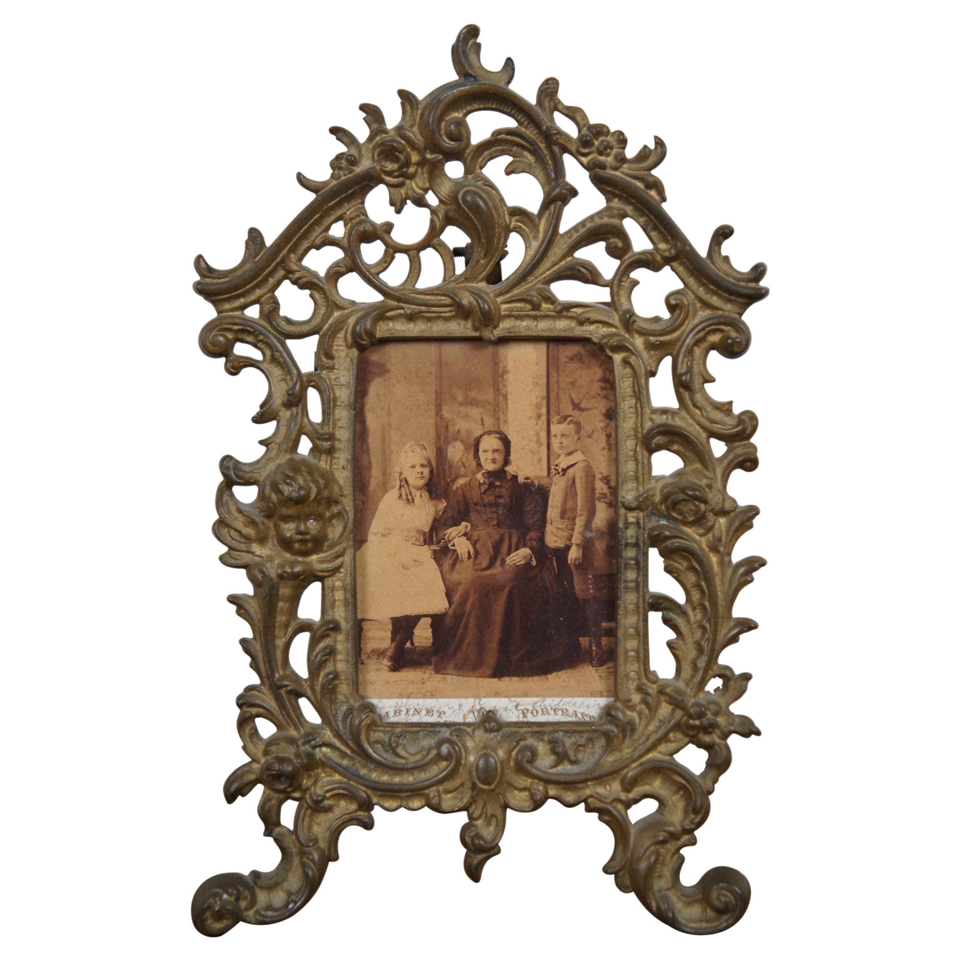 Antiker viktorianischer Barock-Bilderrahmen und Fotografie im Jugendstil aus Messing mit Messing 12" im Angebot
