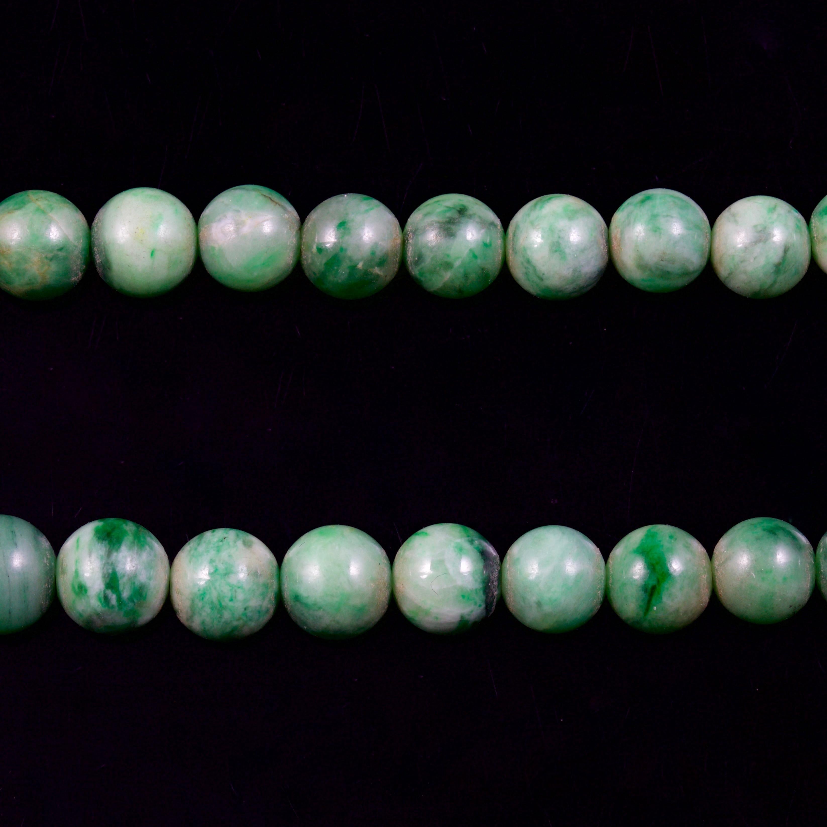 Antique Victorian Beaded Long Jade Necklace, circa 1900 In Excellent Condition In Lancaster, Lancashire