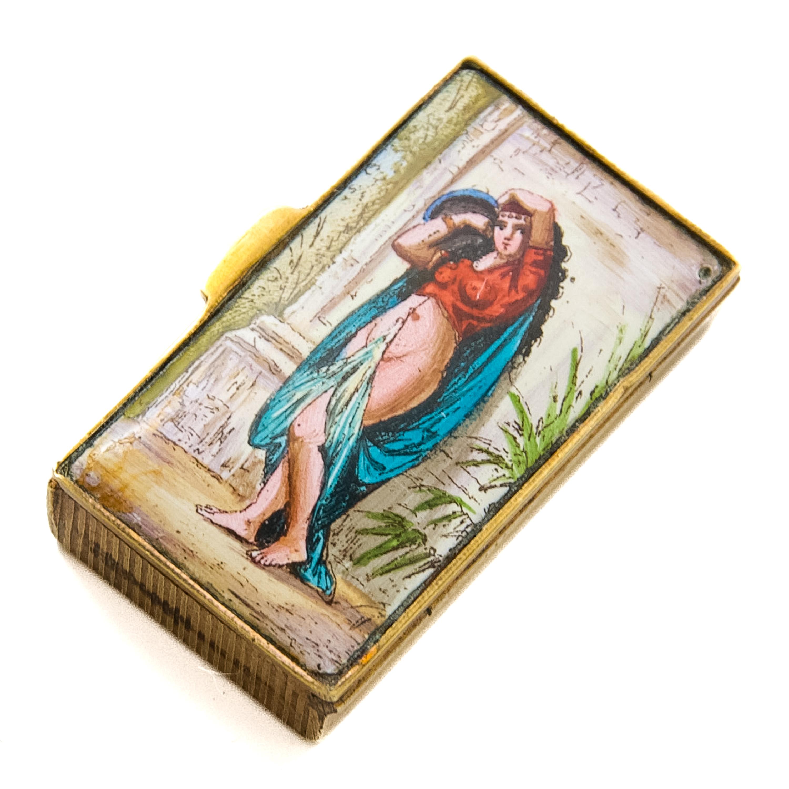 Ancienne boîte à vesta victorienne en émail avec scène érotique de danse du ventre, CIRCA 1880 en vente 3