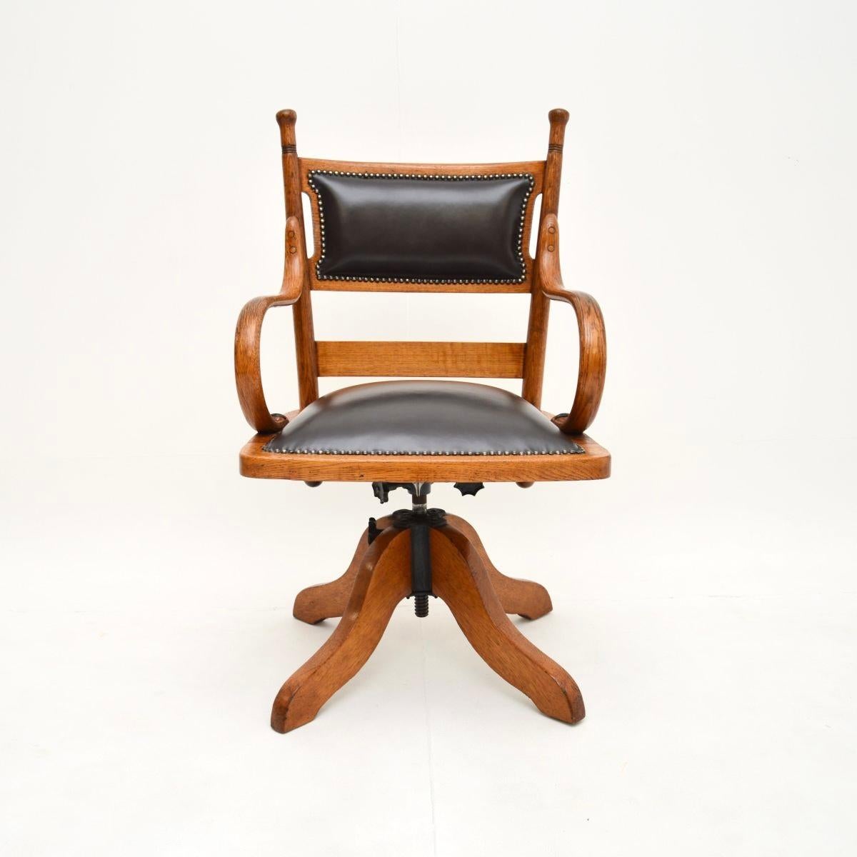 A smart and very well made antique Victorian bentwood and leather swivel desk chair. This was made in England in the Arts and Crafts fashion, it dates from around 1890-1900.

The quality is superb, it has a great look and is very comfortable. It