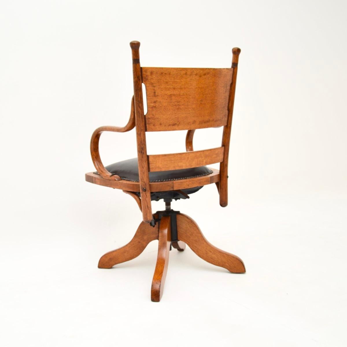 Antique Victorian Bentwood and Leather Swivel Desk Chair In Good Condition For Sale In London, GB