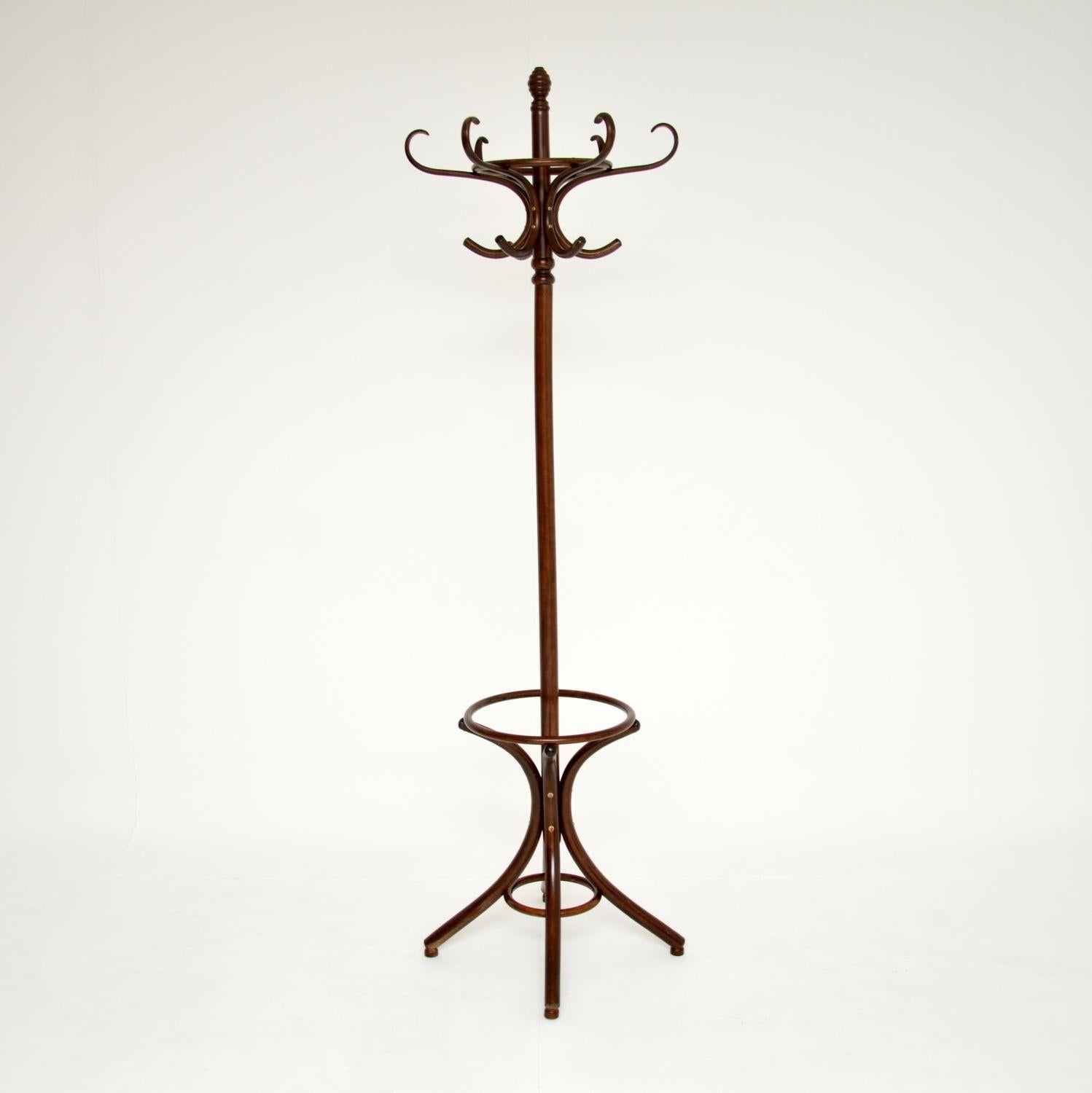 An amazing original antique bentwood hatstand. This was made in central Europe, most likely by Thonet in Austria around the 1950’s period.

It is a lovely model, with a beautifully curvaceous base. It has eight beautifully curved supports on the