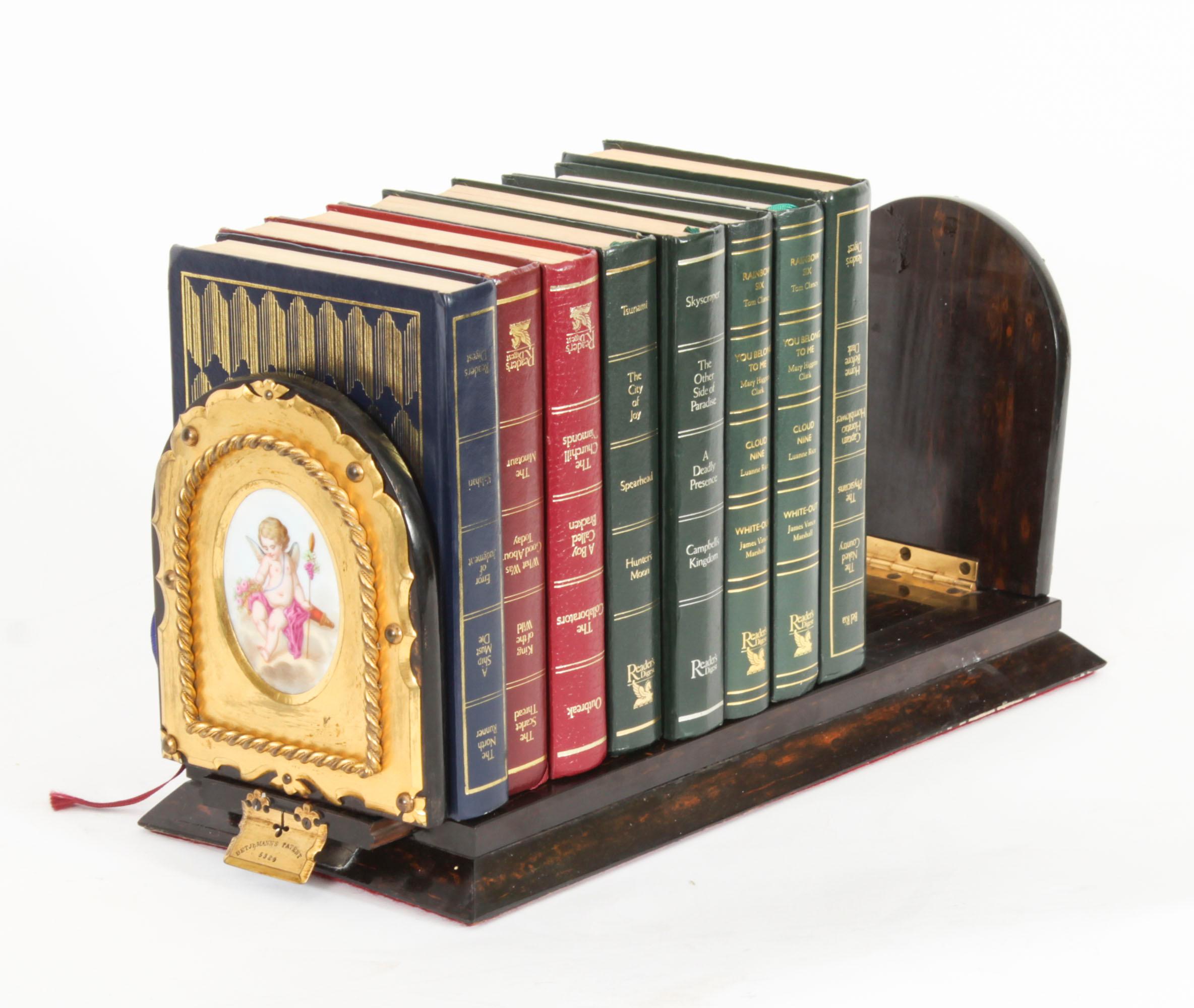 This is a high quality antique Victorian coromandel porcelain inset adjustable book slide, by Betjemann's, 19th century and circa 1870 in date.
 
It is made of stunnning coromandel and features a pair of oval gilt brass mounts enclosing porcelain