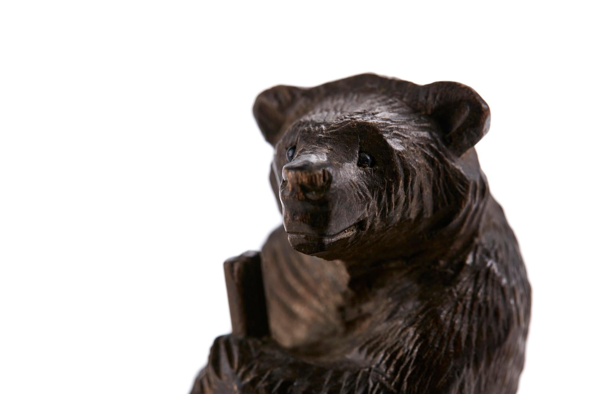 Anglais Ancien support d'allumettes victorien en forme d'ours sculpté de la Forêt Noire en vente