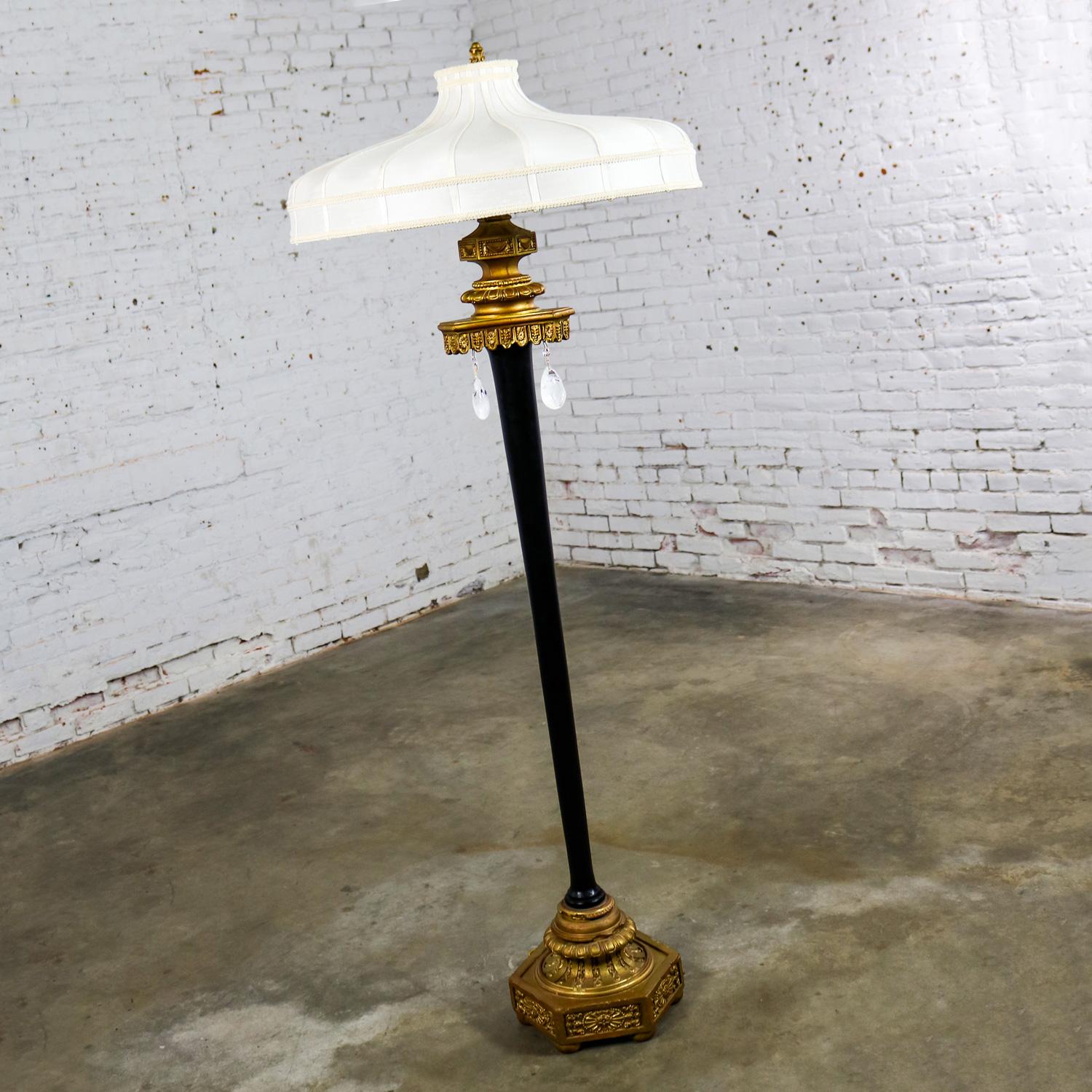 Grand lampadaire victorien ancien noir et doré avec abat-jour fait main avec goutte d'eau 1