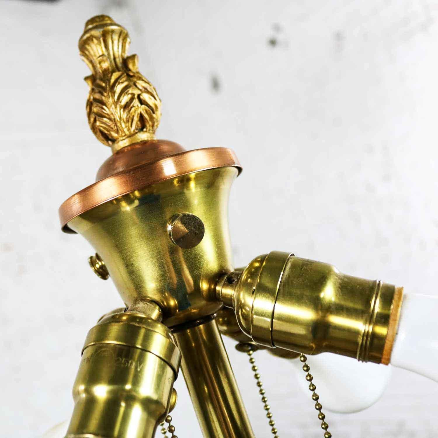 Grand lampadaire victorien ancien noir et doré avec abat-jour fait main avec goutte d'eau en vente 1