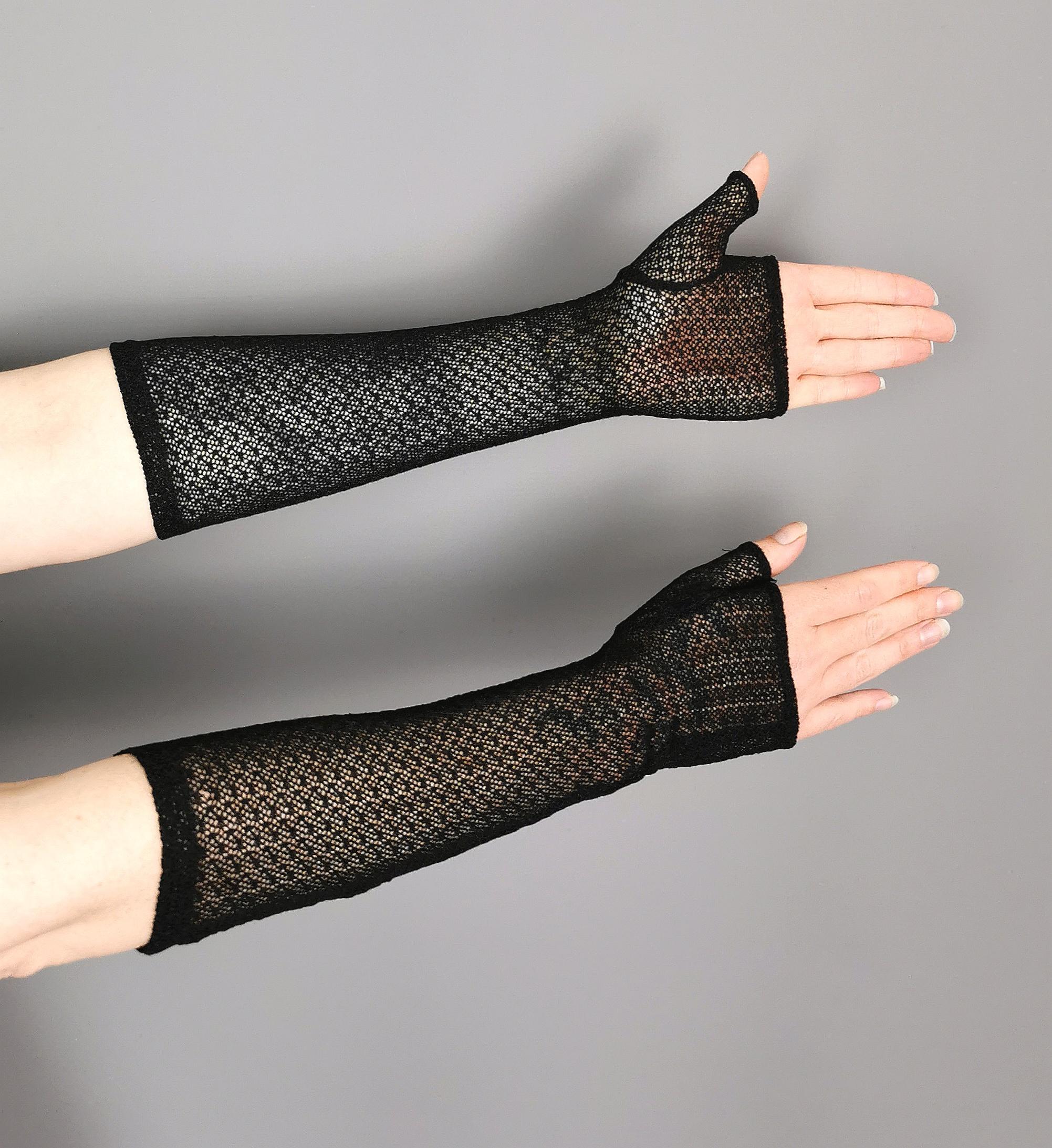 Antique Victorian Black net lace fingerless mittens, gloves  In Good Condition In NEWARK, GB