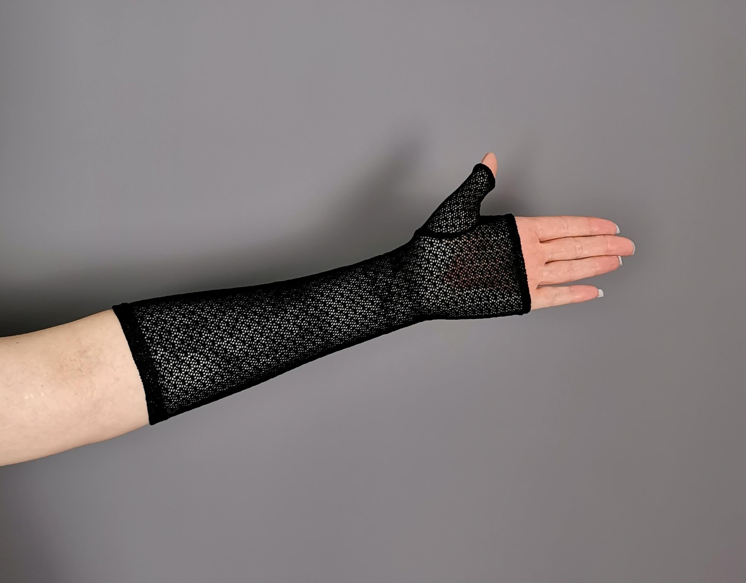 Women's Antique Victorian Black net lace fingerless mittens, gloves 