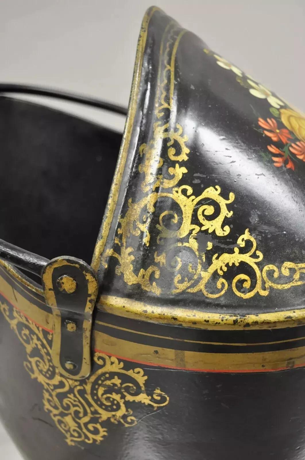 Inconnu Antique seau à charbon victorien en acier noir peint à la main avec des fleurs en métal. en vente