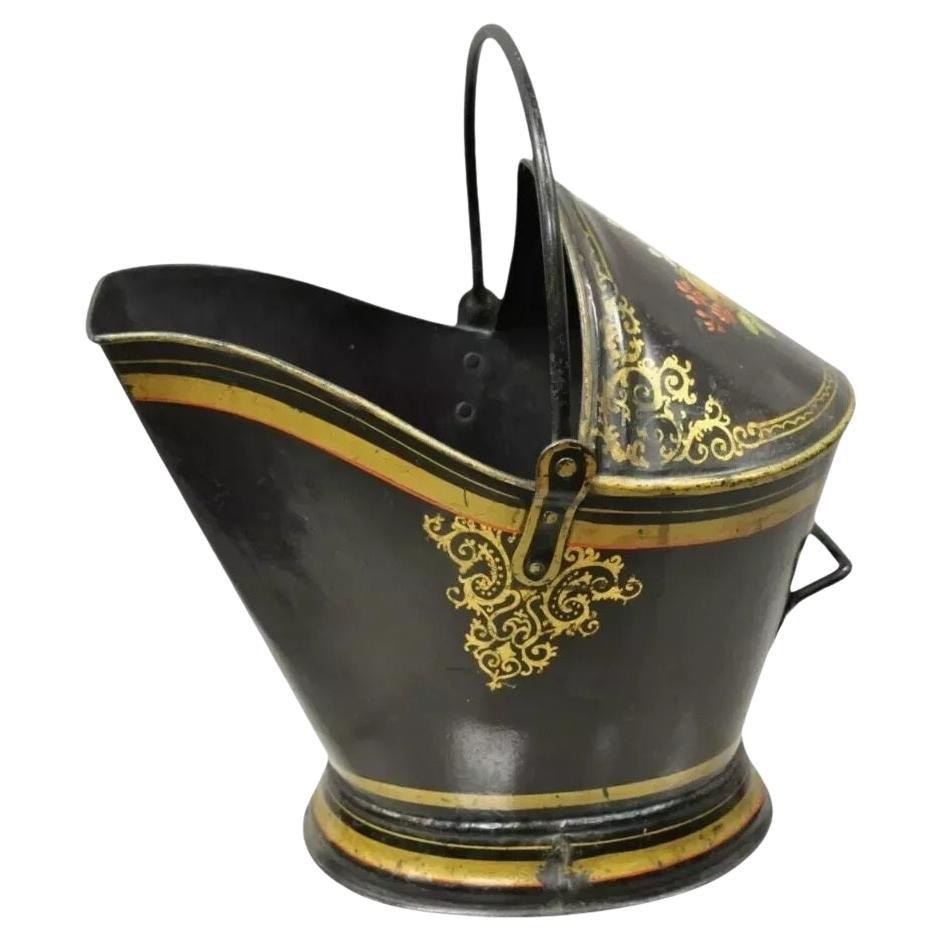 Antique seau à charbon victorien en acier noir peint à la main avec des fleurs en métal. en vente