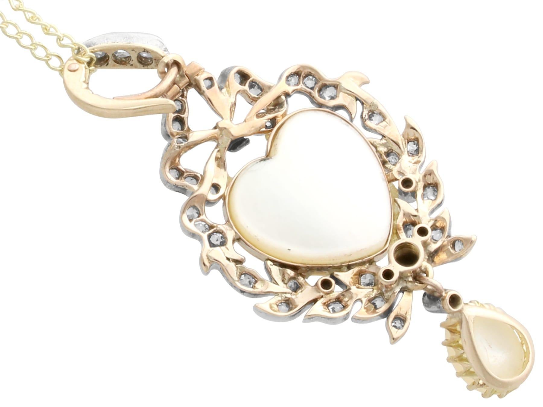 Pendentif victorien ancien en or jaune 9 carats avec perles et diamants 0,42 carat  Unisexe en vente