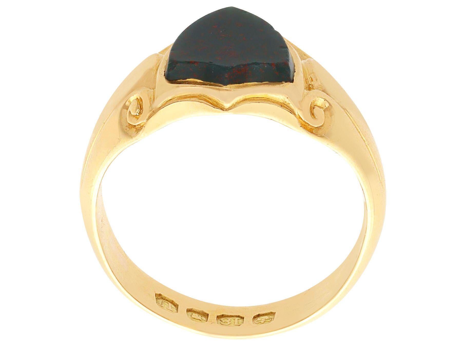 Antique Victorian Bloodstone and Yellow Gold Signet Ring In Excellent Condition For Sale In Jesmond, Newcastle Upon Tyne