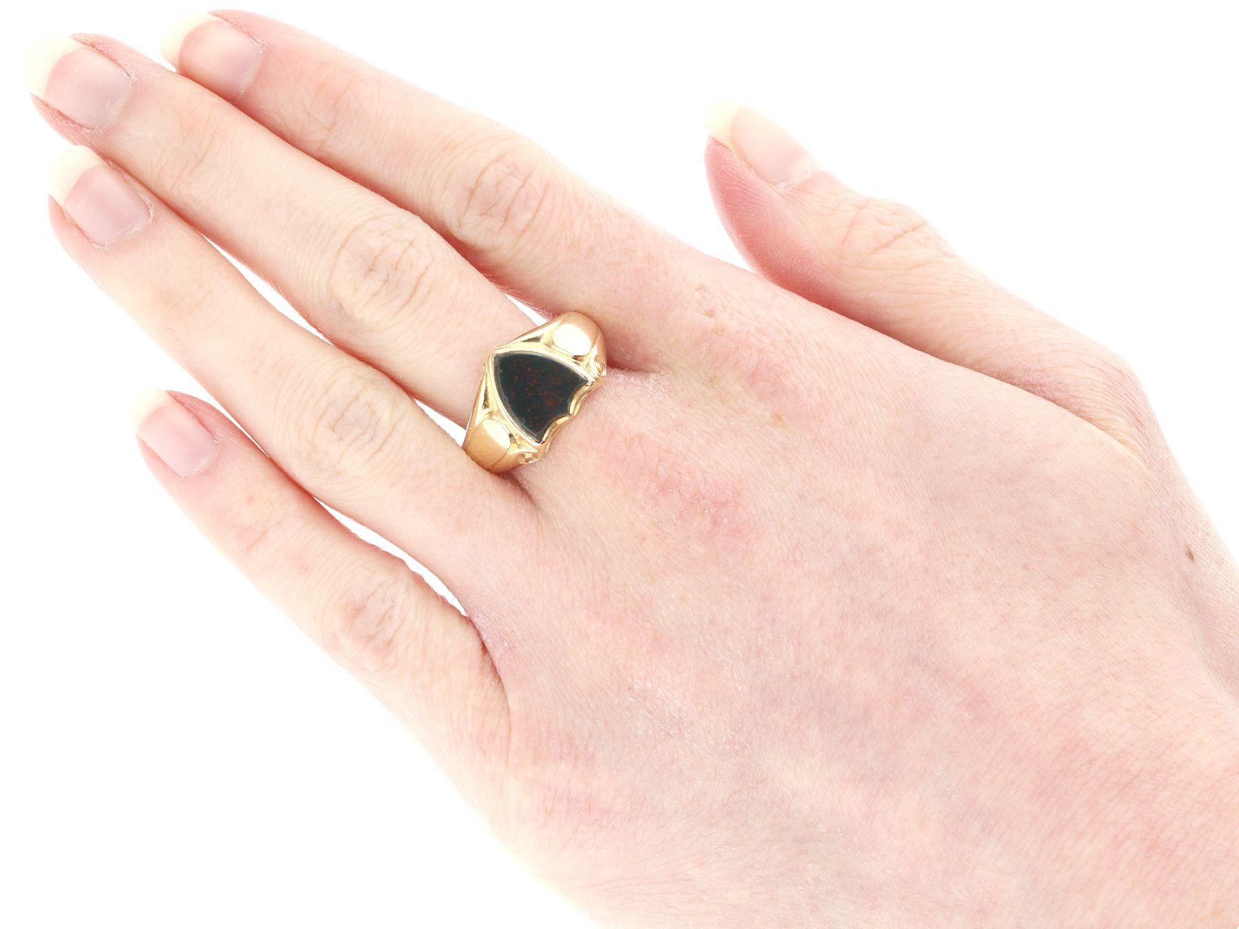 Women's or Men's Antique Victorian Bloodstone and Yellow Gold Signet Ring For Sale