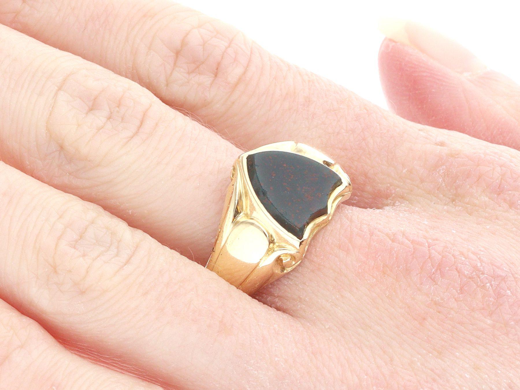 Antique Victorian Bloodstone and Yellow Gold Signet Ring For Sale 1