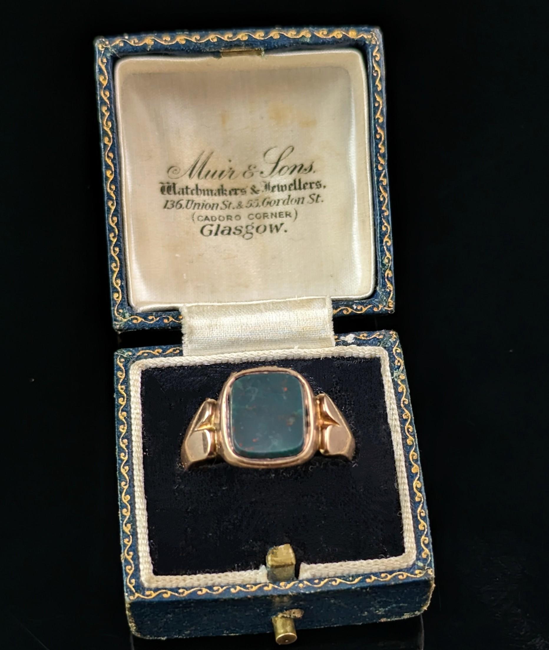 Antique Victorian Bloodstone signet ring, 9k gold, boxed  6
