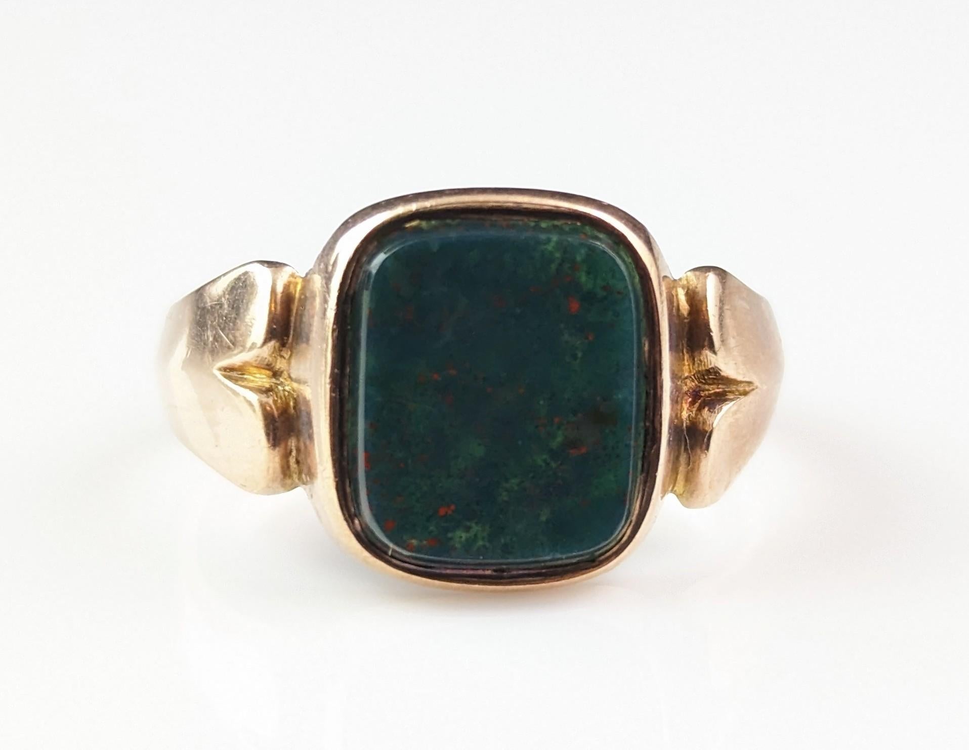 Antique Victorian Bloodstone signet ring, 9k gold, boxed  9