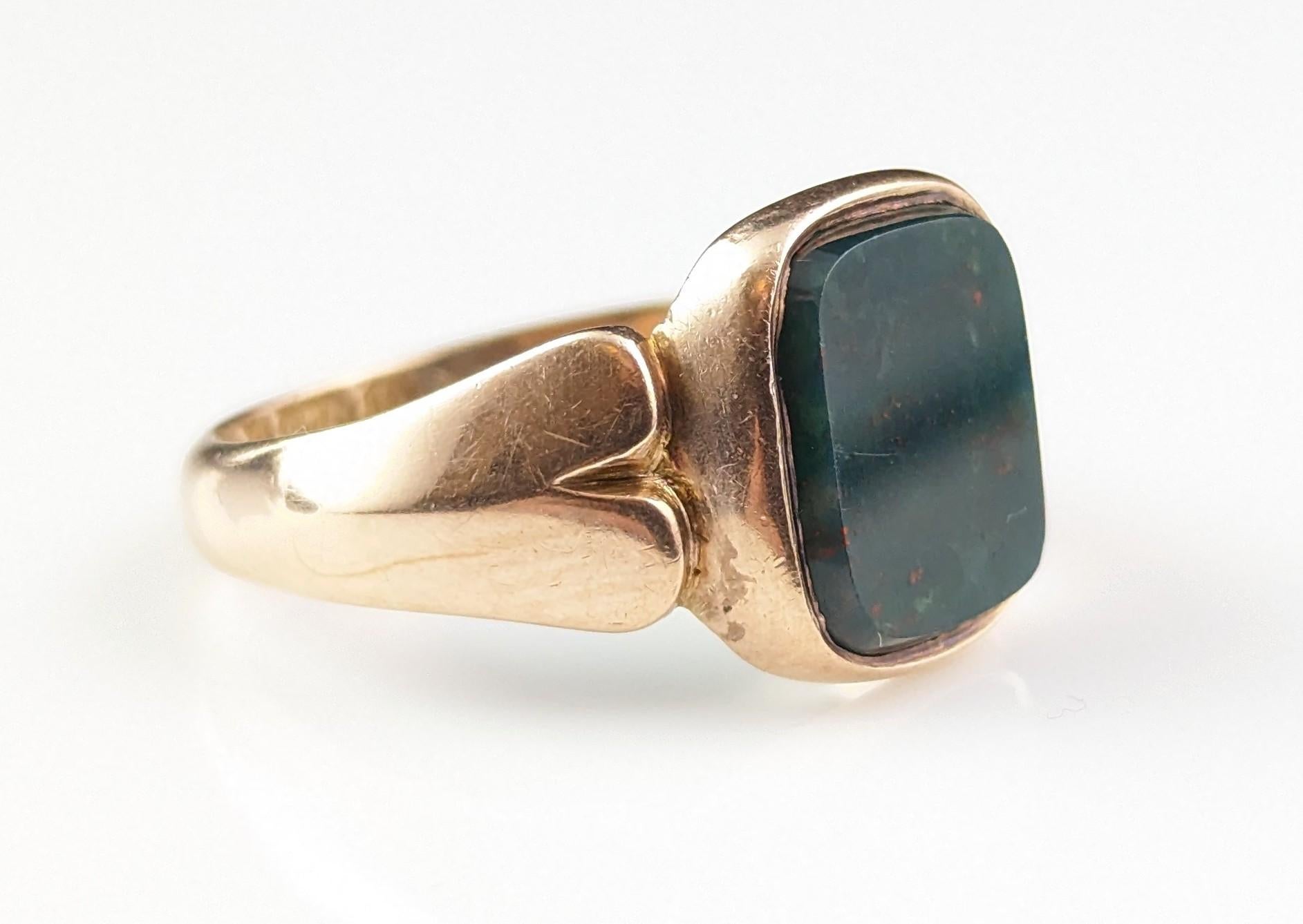 Antique Victorian Bloodstone signet ring, 9k gold, boxed  10