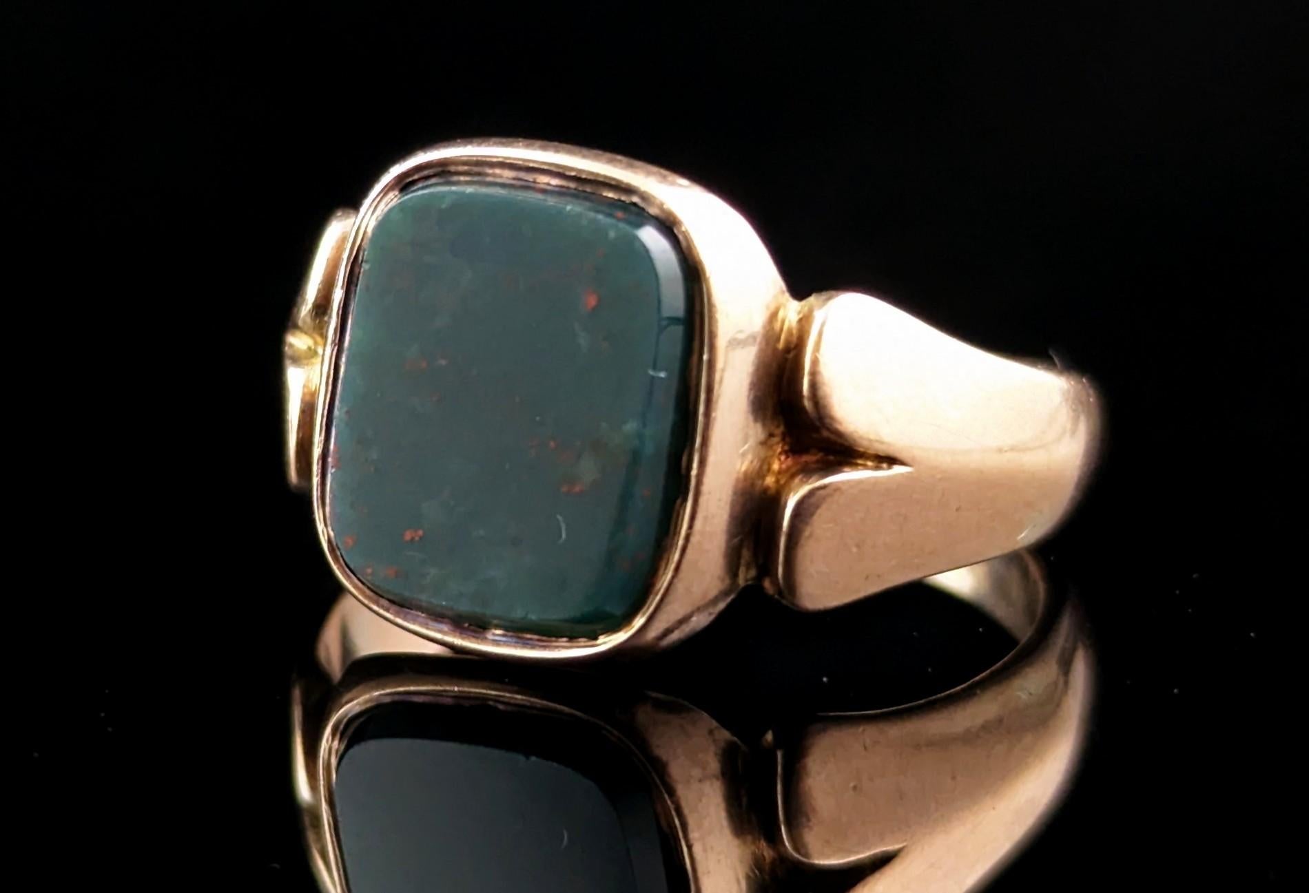 This handsome antique, Victorian era
9ct gold and Bloodstone signet ring has everything you could wish for in a signet ring!

It is a stylish and bold ring, perfect as a pinky ring, it has an rounded rectangular face set with a rich dark green