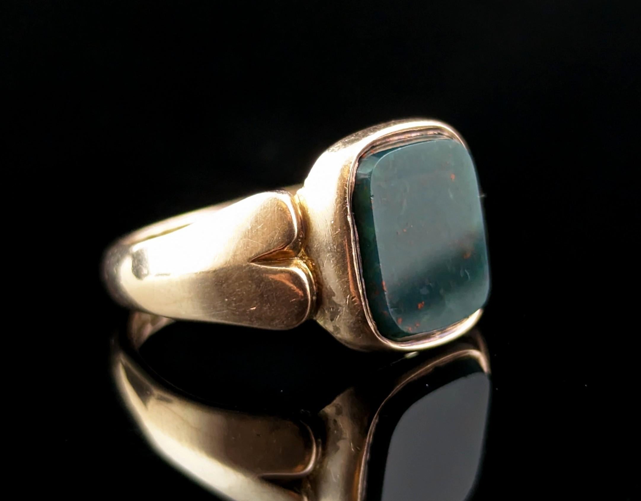 Antique Victorian Bloodstone signet ring, 9k gold, boxed  2