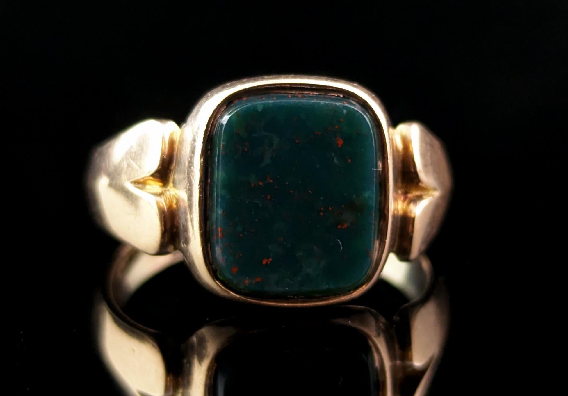 Antique Victorian Bloodstone signet ring, 9k gold, boxed  4