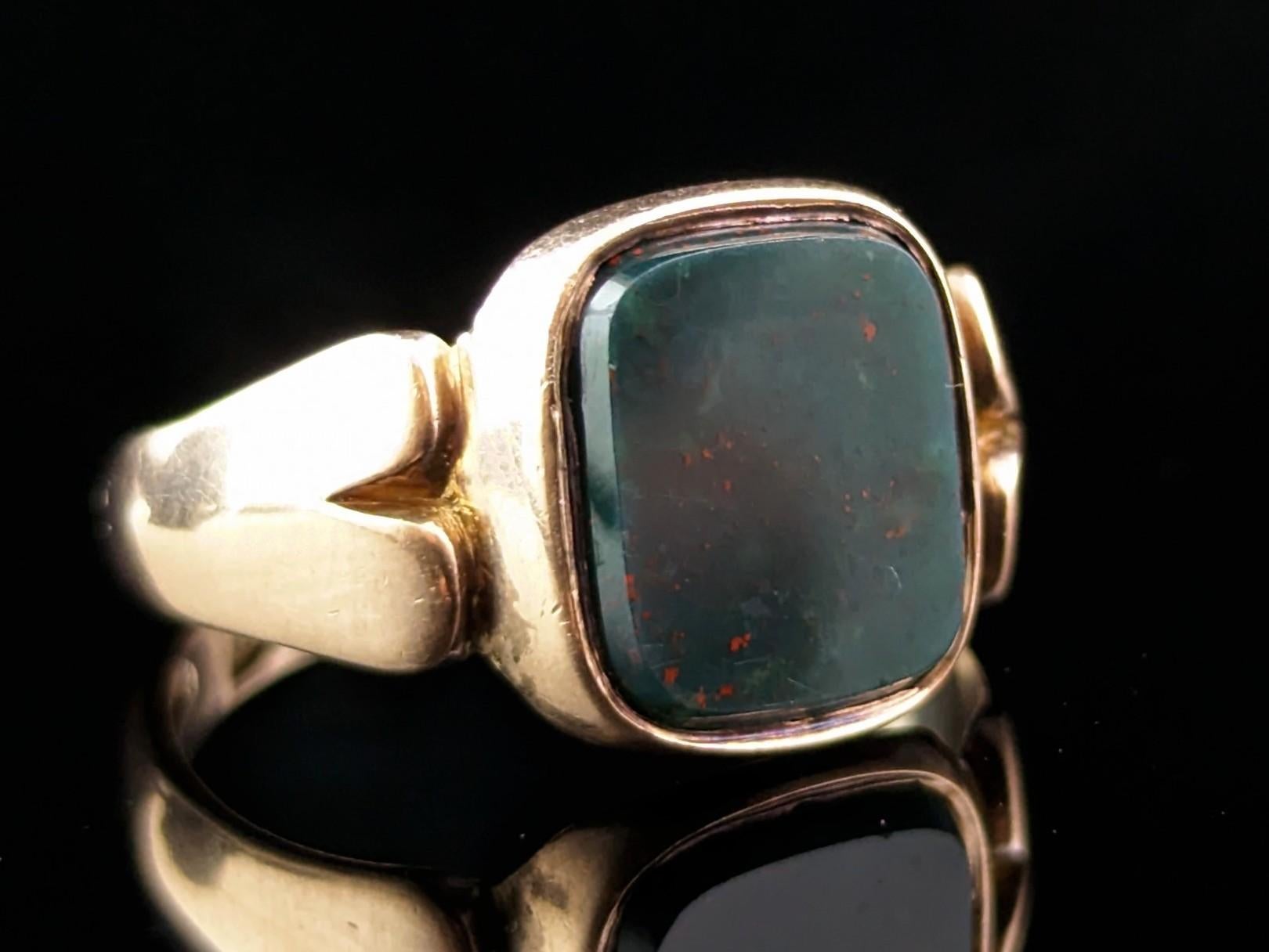Antique Victorian Bloodstone signet ring, 9k gold, boxed  5