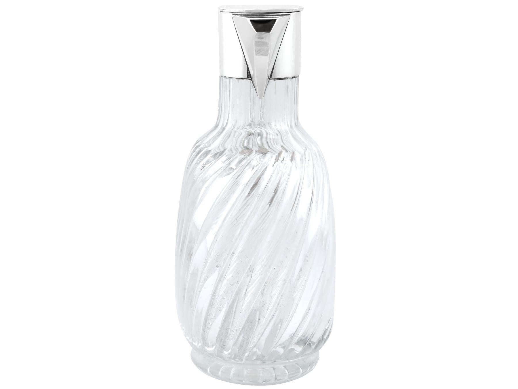 Antique Victorian Blown Glass and Sterling Silver Mounted Claret Jug In Excellent Condition For Sale In Jesmond, Newcastle Upon Tyne