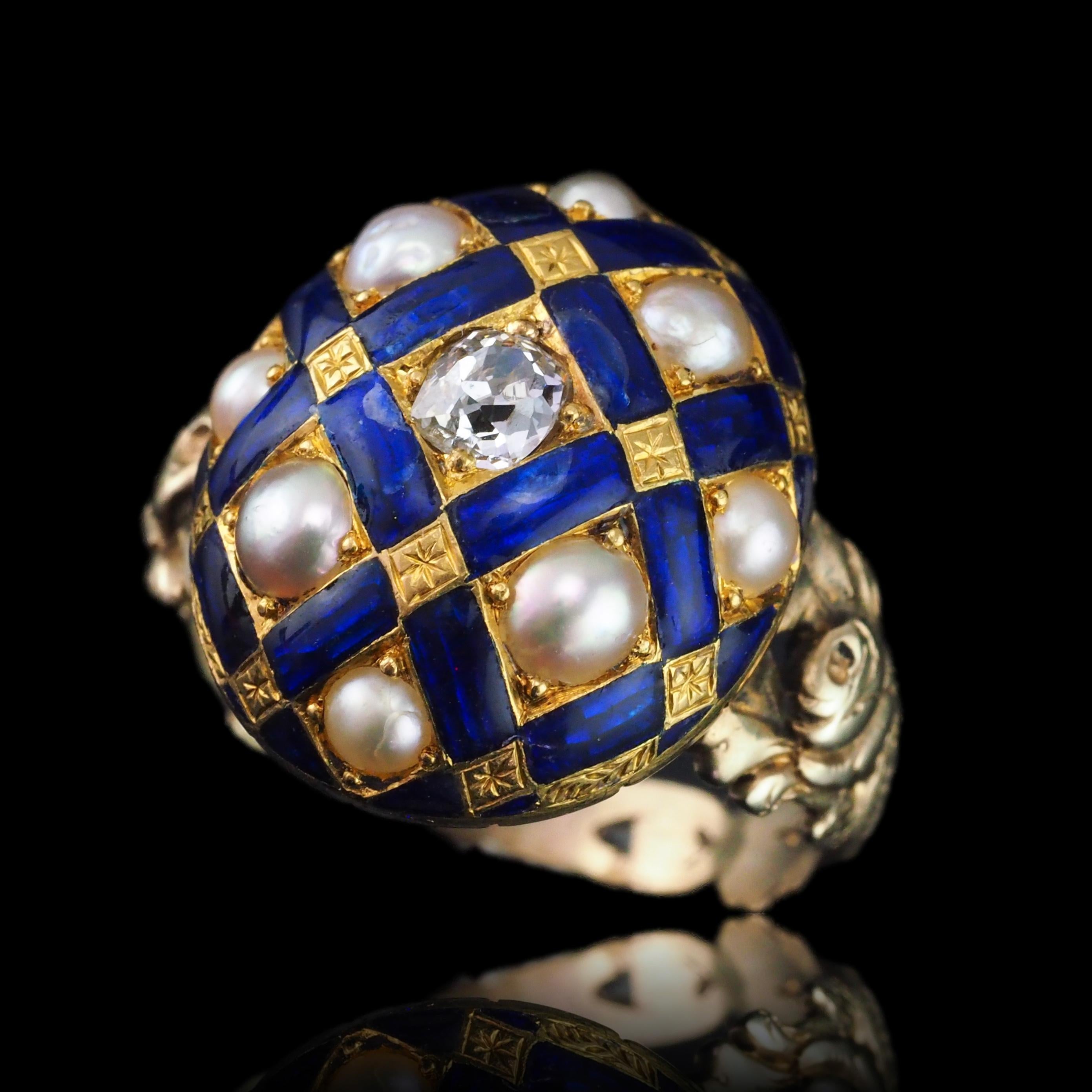 Antico anello vittoriano con smalto blu, diamanti e perle in oro 14K - c.1860 in vendita 6