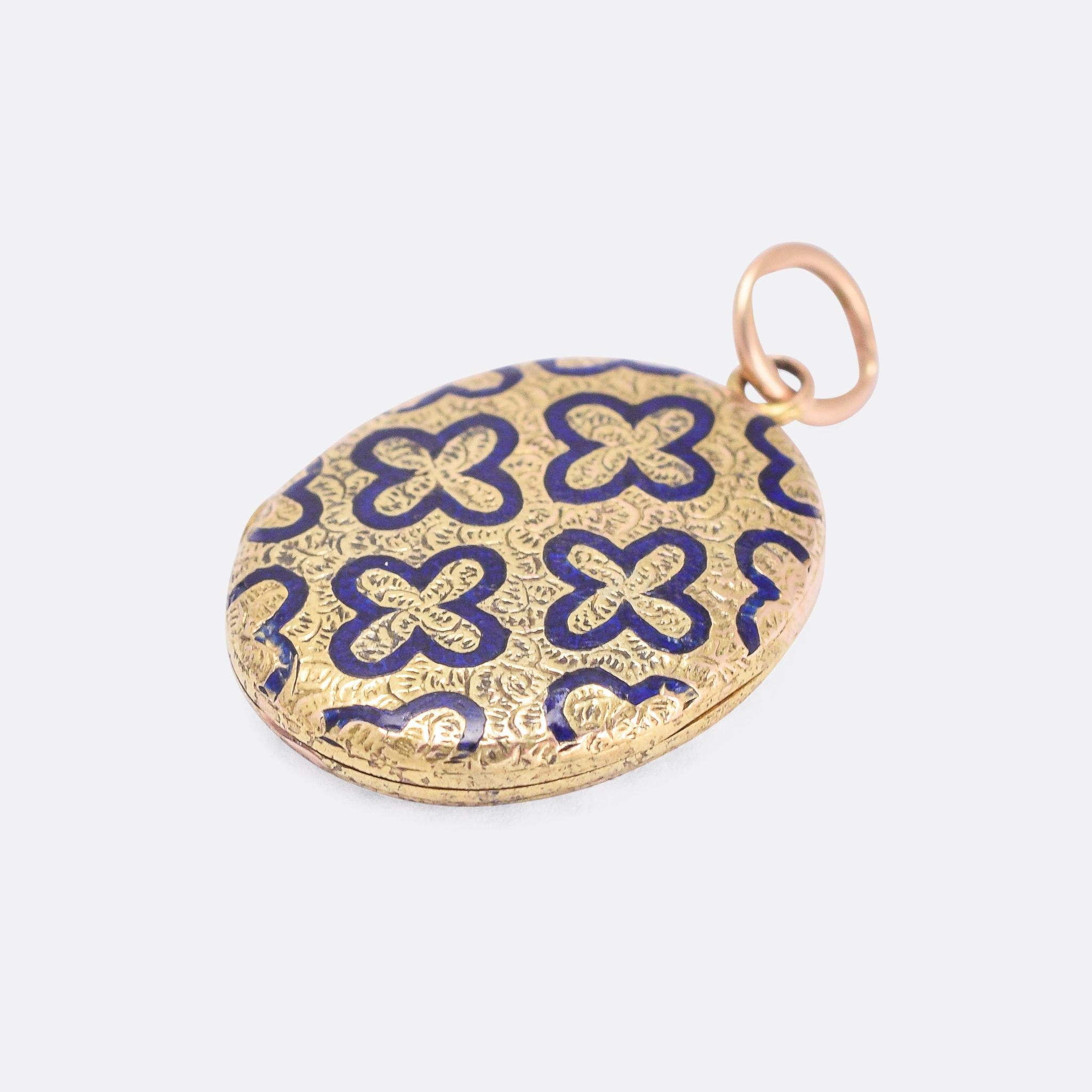 A wonderful antique locket dating from the late Victorian era, circa 1880. It features quatrefoil motifs, finished in royal blue enamel, and gorgeous hand-chased detailing all over. It's modelled in 15 karat gold, and remains in great