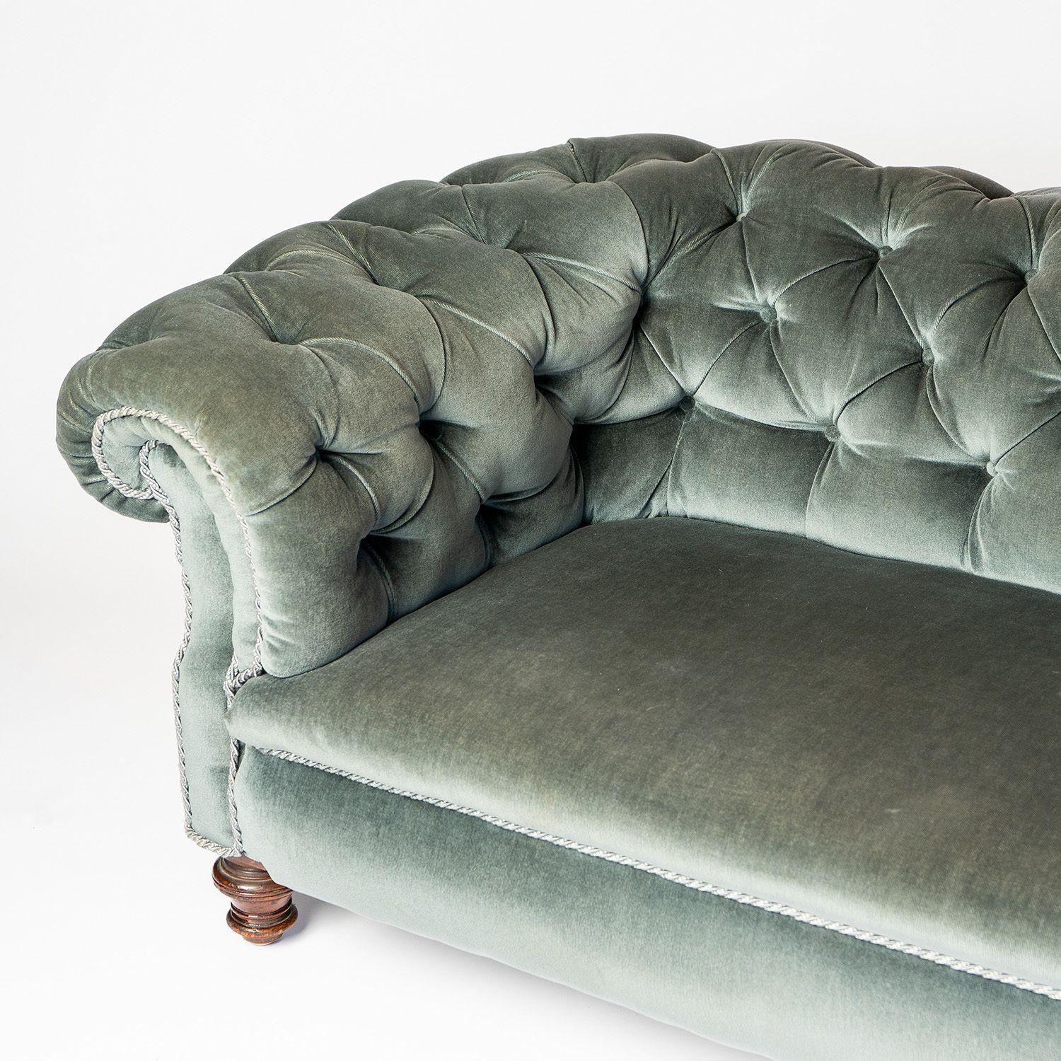 Antique Victorian Blue Velvet Button Back Chesterfield Sofa In Good Condition In Bristol, GB