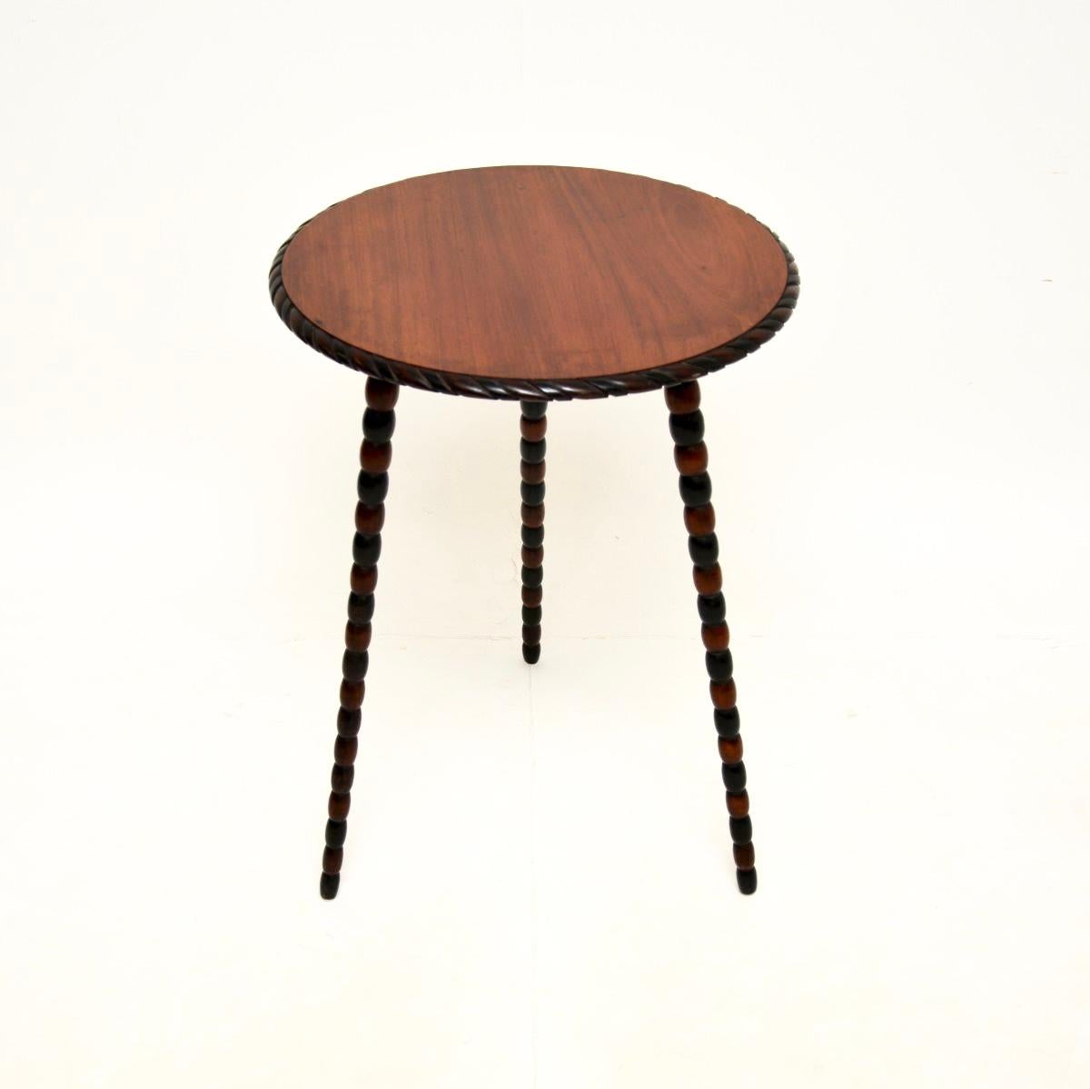 A smart and beautifully made antique Victorian bobbin leg side table. This was made in England by a cabinet maker called ‘Barton’ in Eton, it dates from around the 1880-90’s period.

It is of very fine quality, standing on beautifully turned bobbin