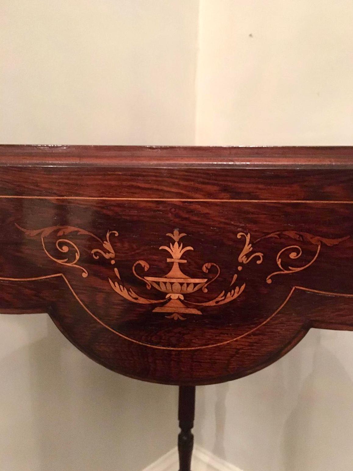  Antiker edwardianischer klappbarer Tisch mit Intarsien (Seidenholz) im Angebot