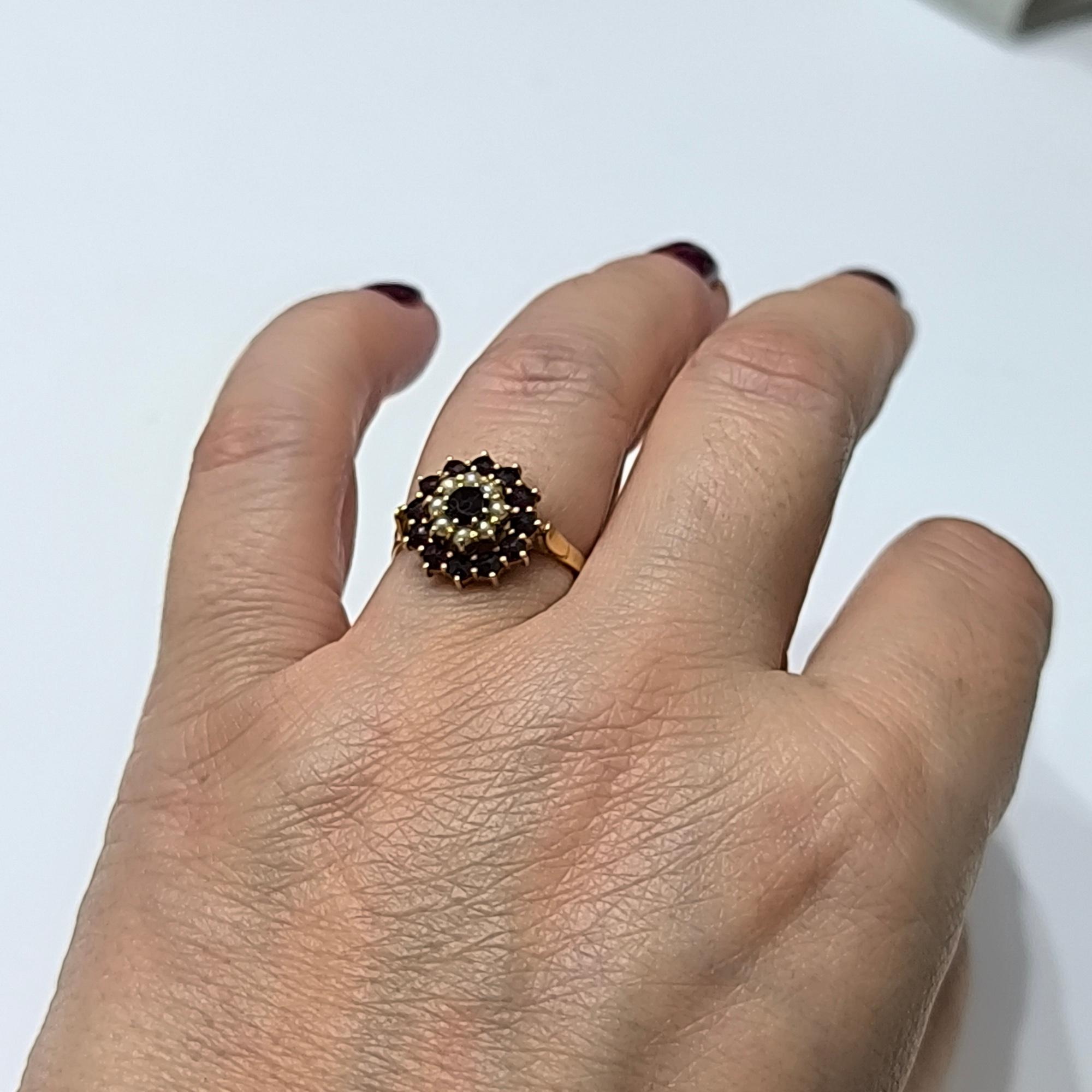 Vittoriano Antico anello da cocktail vittoriano di Boemia con granato e perle in vendita