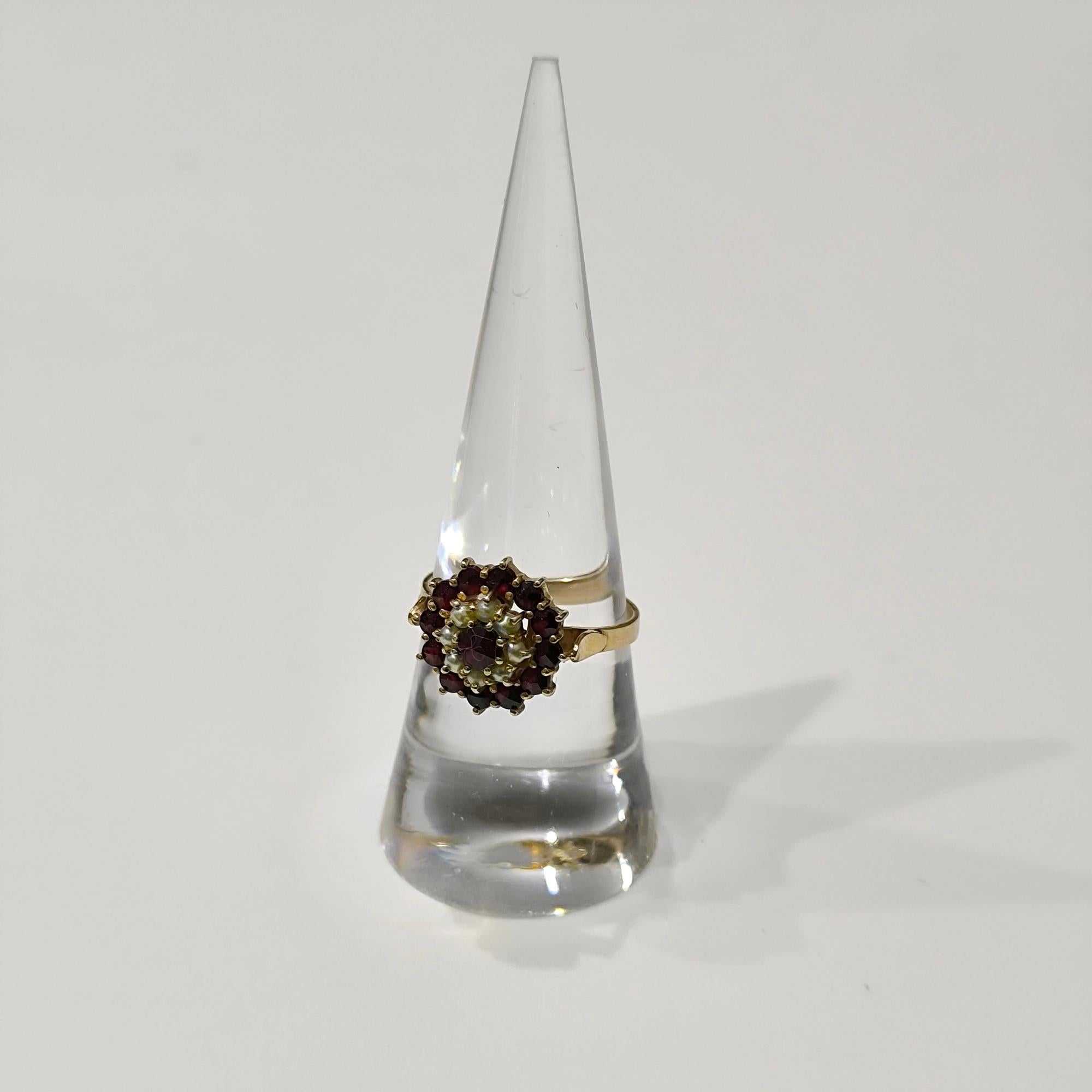 Fatto a mano Antico anello da cocktail vittoriano di Boemia con granato e perle in vendita