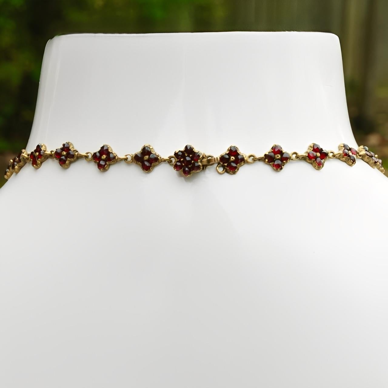 Collier de gouttes de grenat ancien, victorien et bohémien Bon état - En vente à London, GB