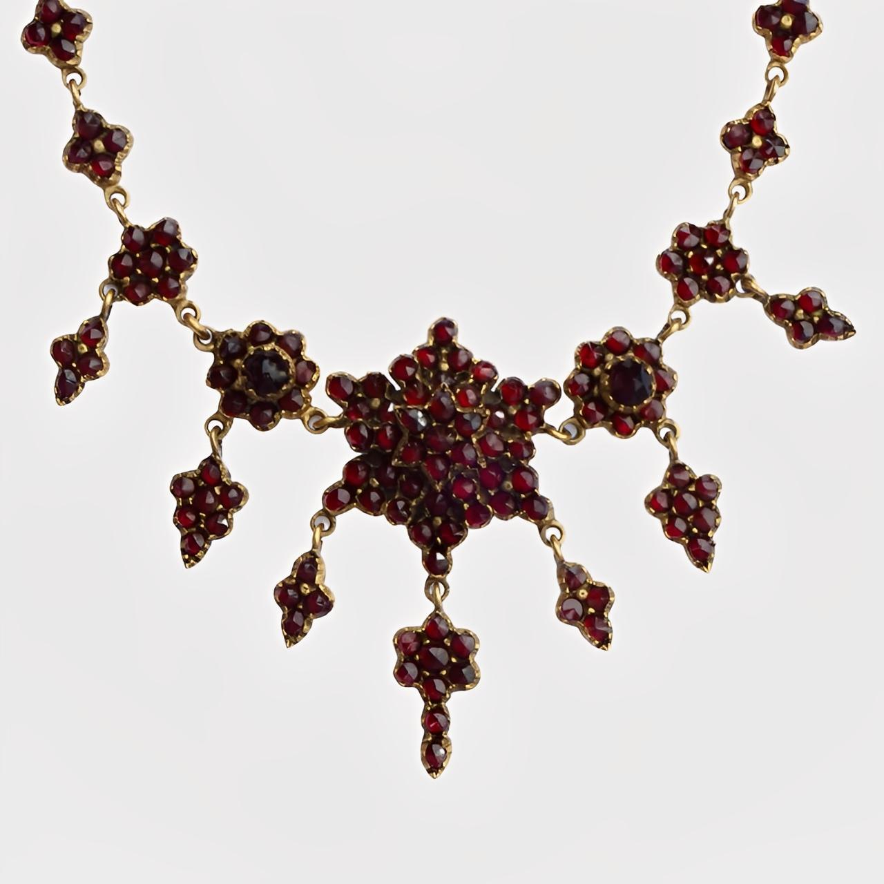 Collier de gouttes de grenat ancien, victorien et bohémien Unisexe en vente