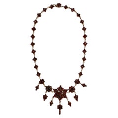 Antiguo collar victoriano bohemio con gota de granate
