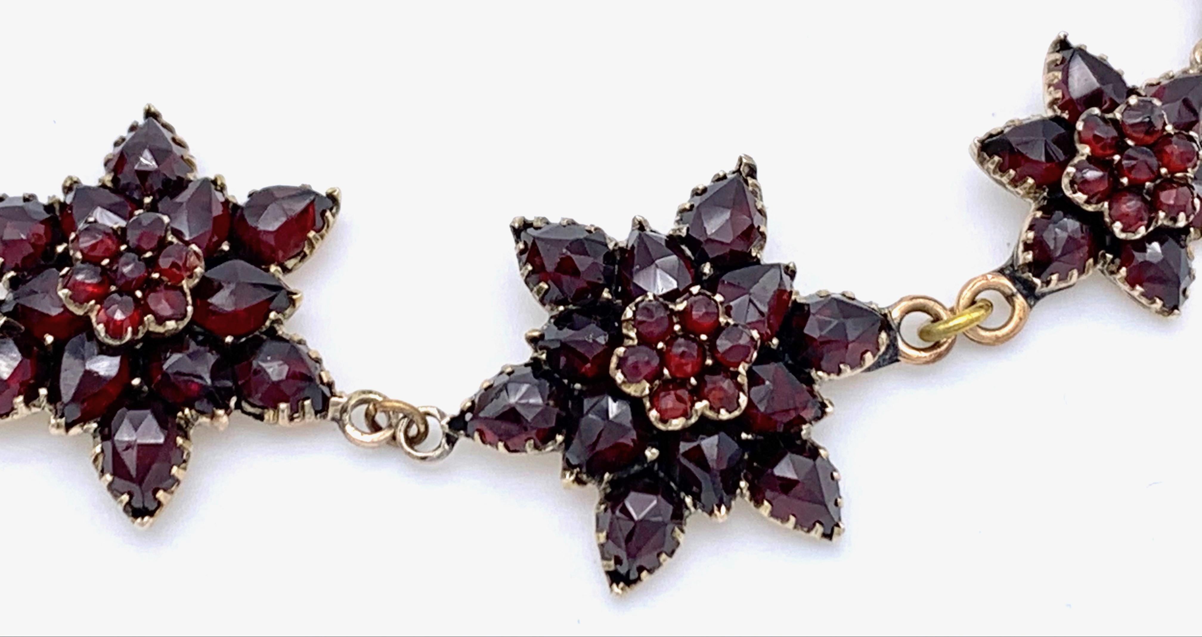 Antique Victorian Bohemian Garnet Stars Silver Gilt Necklace In Good Condition In Munich, Bavaria