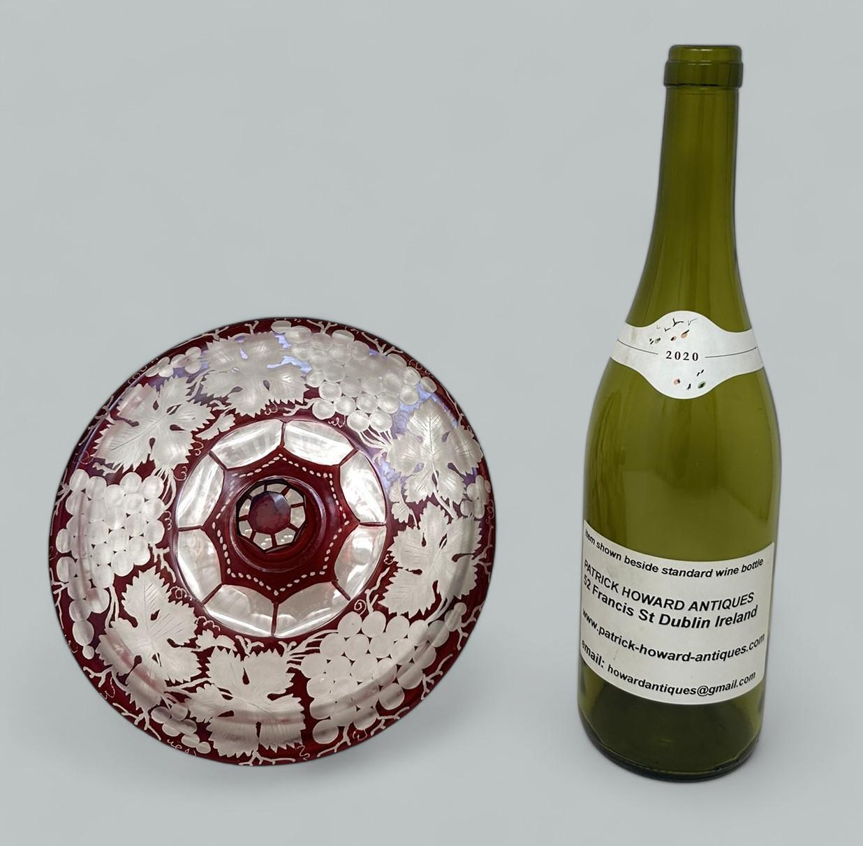 Centre de table victorien bohème ancien taillé à la main en cristal transparent rouge rubis en vente 3