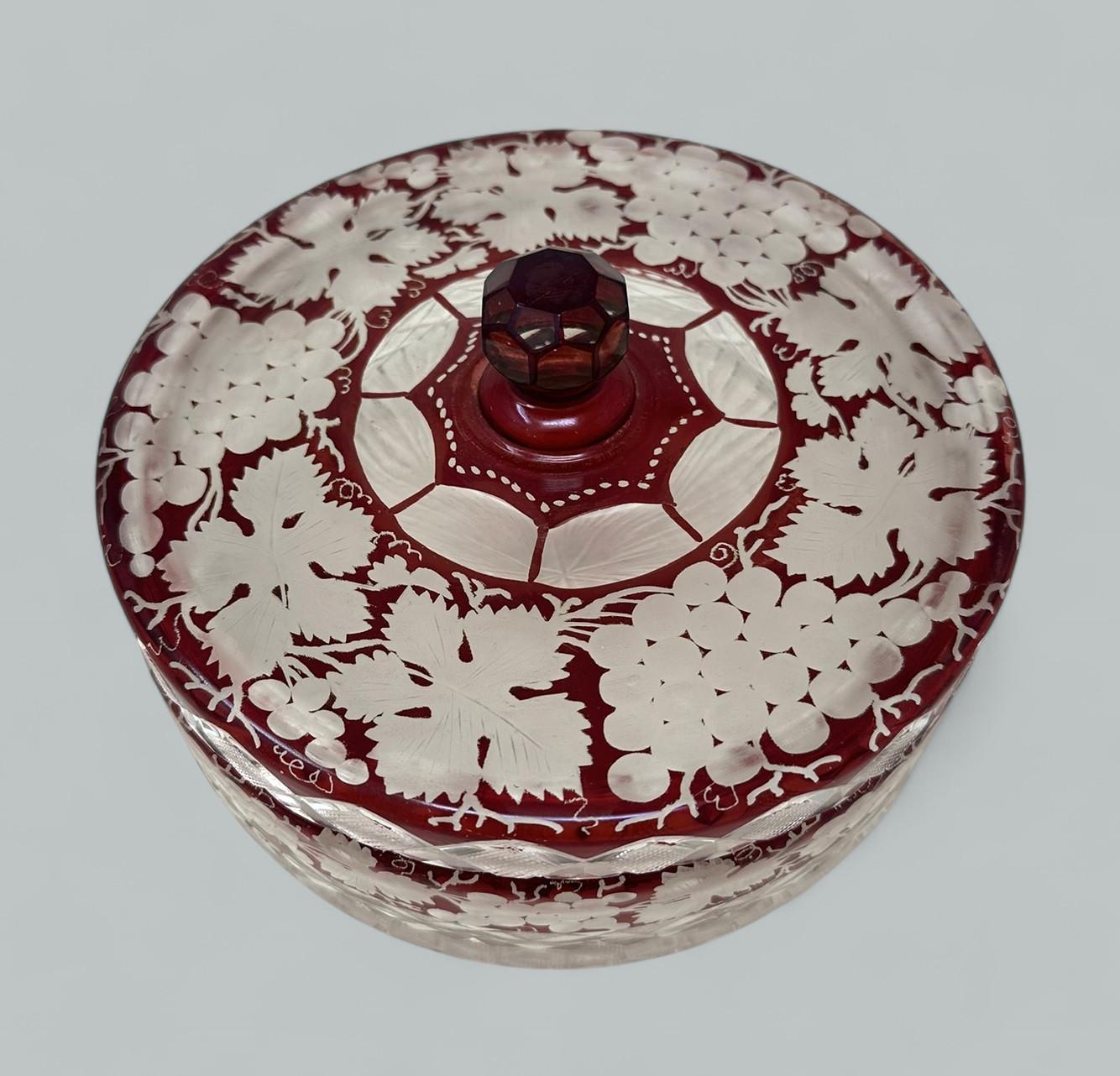 Victorien Centre de table victorien bohème ancien taillé à la main en cristal transparent rouge rubis en vente