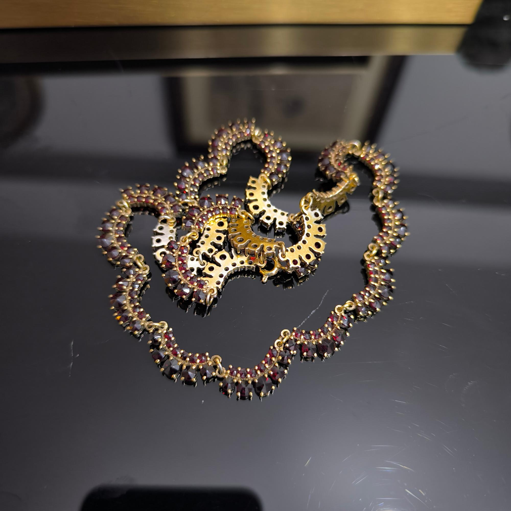 Antica collana vittoriana boema con granati in argento dorato, 43 cm, 31 gr, 1900 in vendita 3