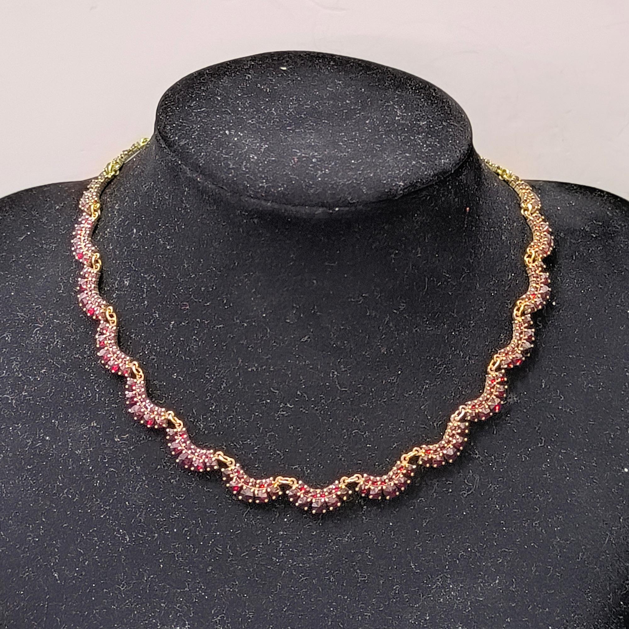 Vittoriano Antica collana vittoriana boema con granati in argento dorato, 43 cm, 31 gr, 1900 in vendita