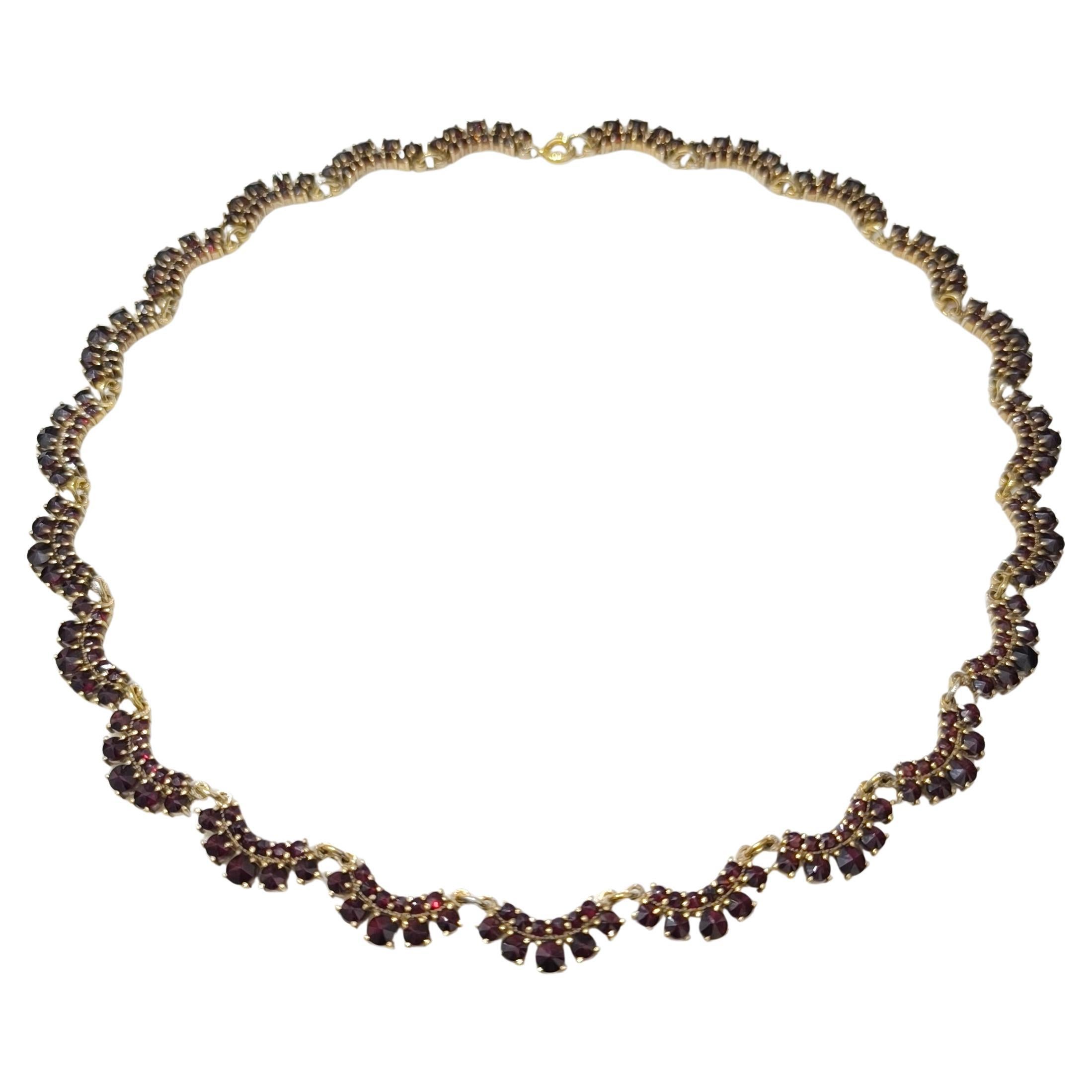 Antica collana vittoriana boema con granati in argento dorato, 43 cm, 31 gr, 1900 in vendita