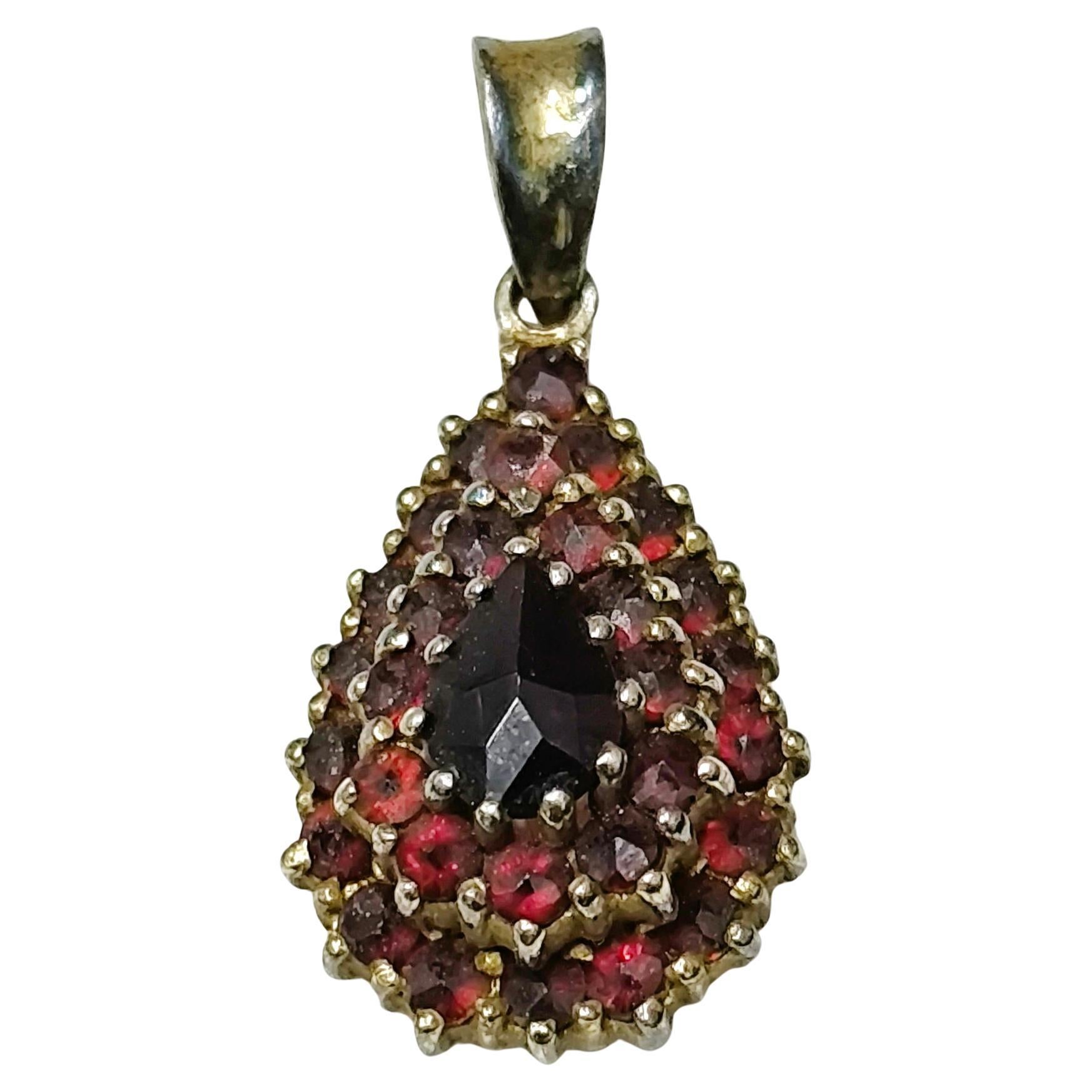 Antico ciondolo vittoriano a goccia di Boemia con granati in argento dorato, Belle Epoque in vendita