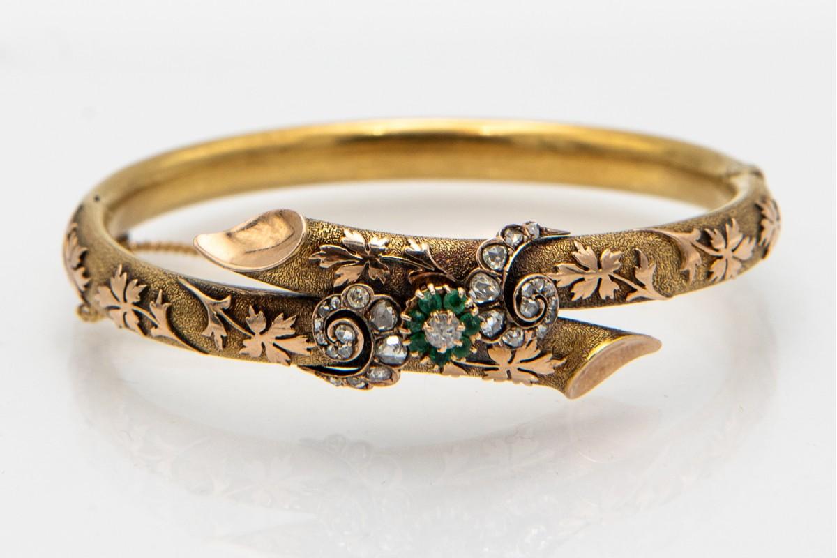 Antique Victorian bracelet with emeralds and diamonds, England, 1860s. For Sale