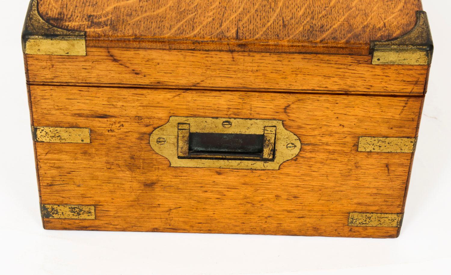 Antiker viktorianischer Humidor aus Messinggefäß aus Eichenholz, 19. Jahrhundert im Angebot 1