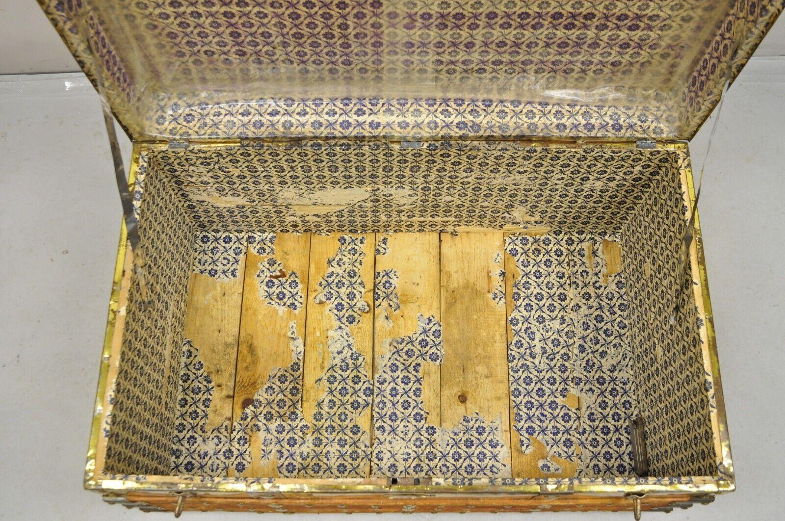 Antiguo baúl victoriano de latón revestido de madera para tren de mercancías Treasure Chest en venta 1