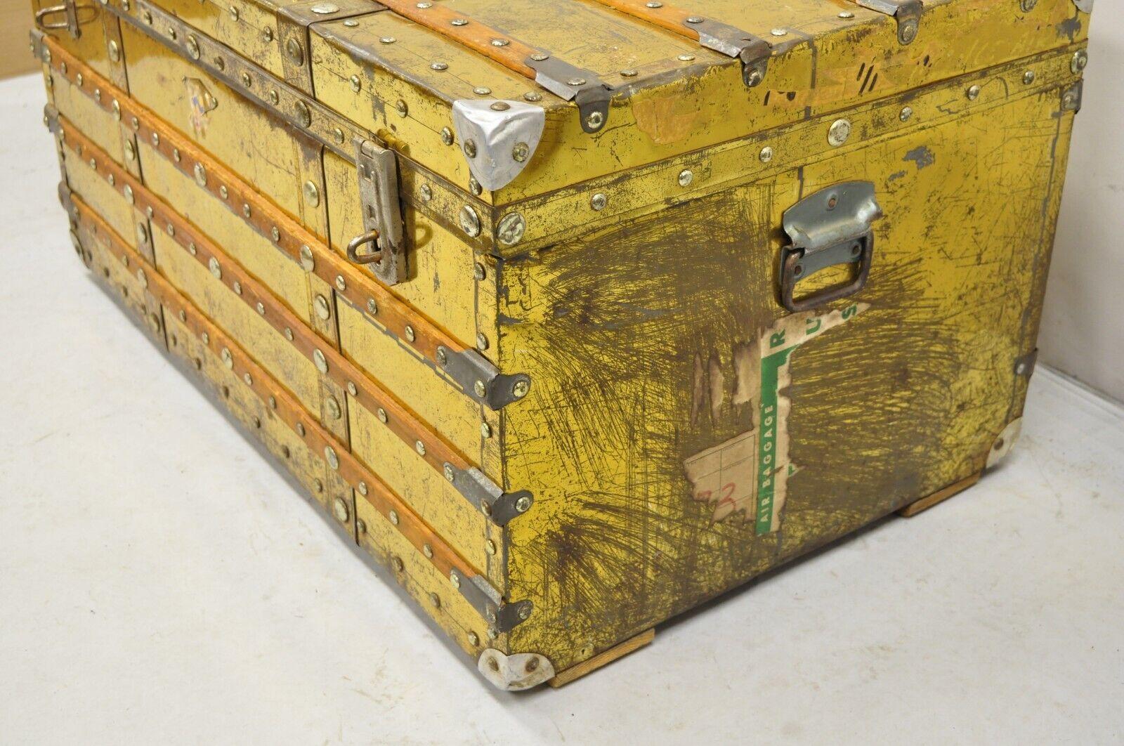 Antiguo baúl victoriano de latón revestido de madera para tren de mercancías Treasure Chest en venta 2