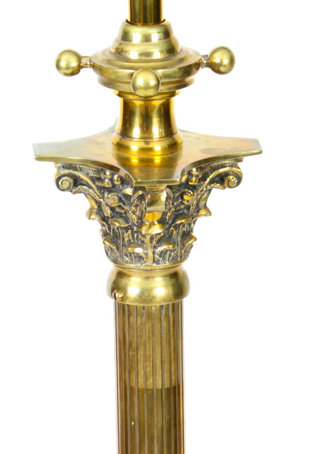 Antique Victorian Brass Corinthian Column Adjustable Standard Lamp 19th C In Good Condition In London, GB